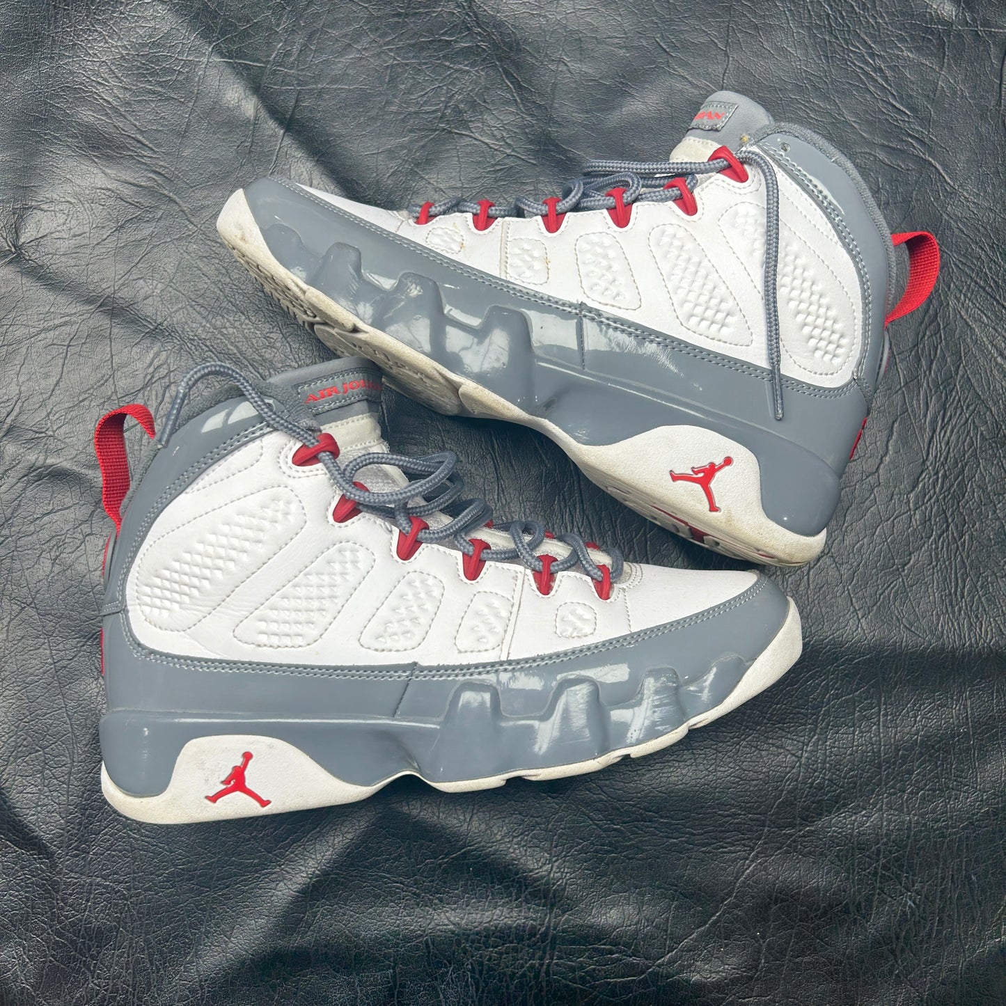 Jordan 9 Retro Fire Red (Pre-Owned) Size 7
