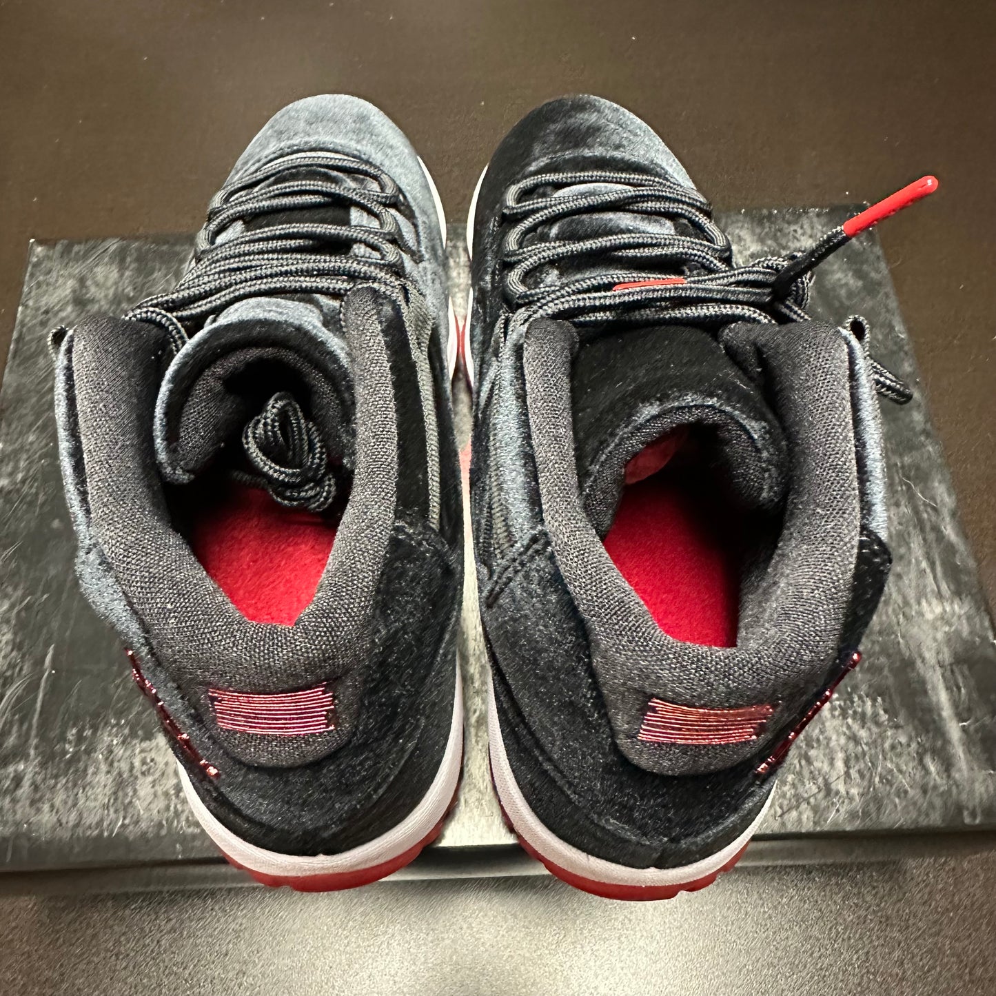 Jordan 11 Retro Velvet Bred (W)