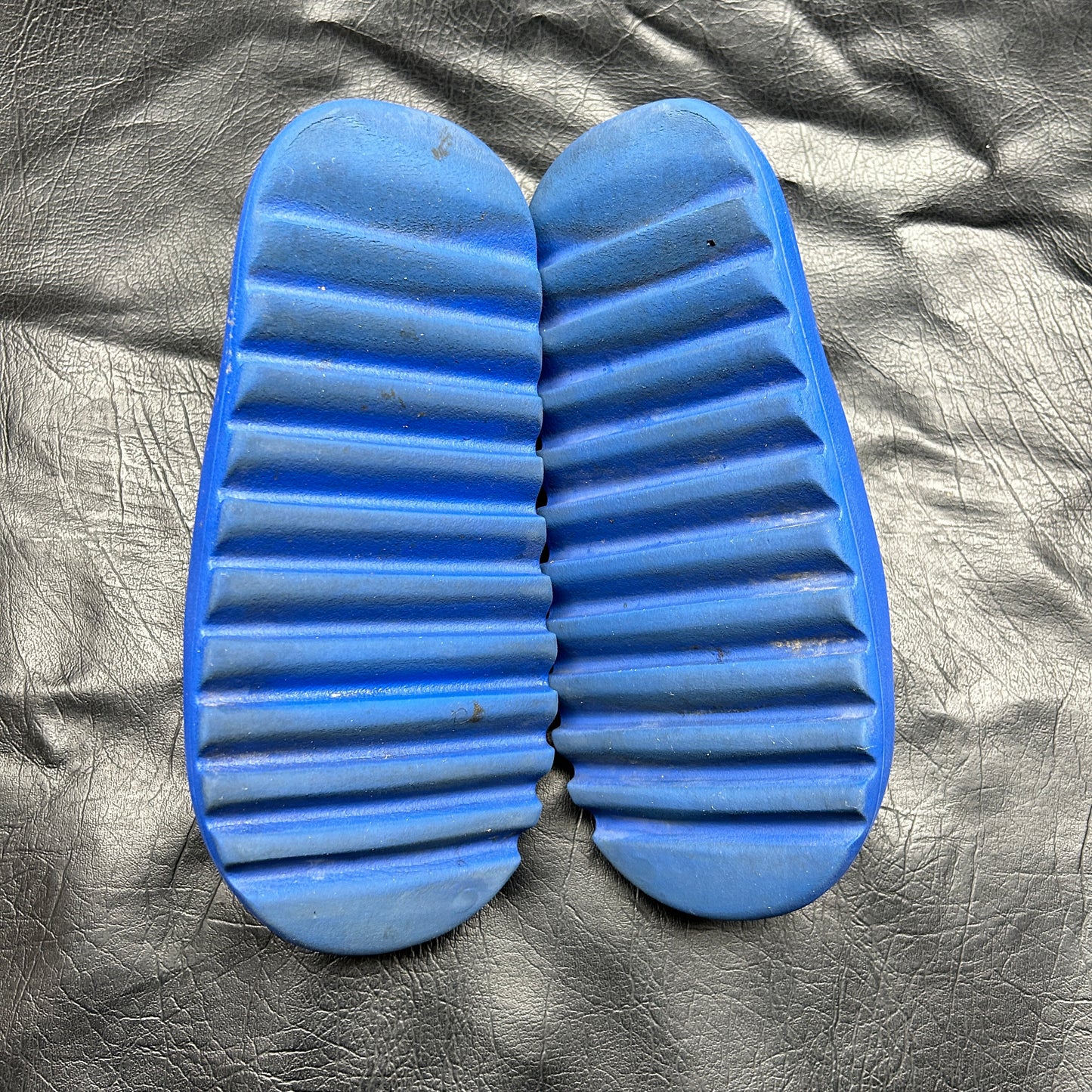 Yeezy Slide Azure (Pre-Owned)