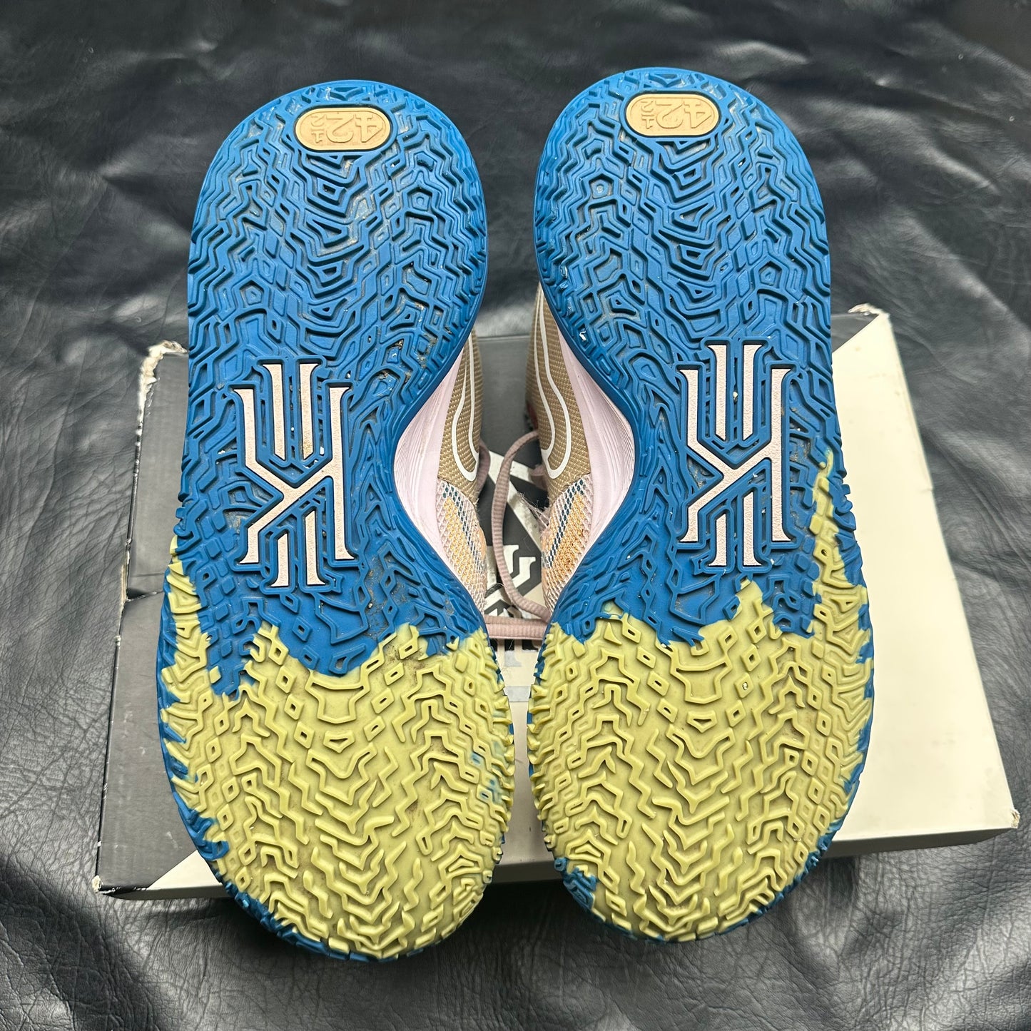 Nike Kyrie 7 1 World 1 People (Pre-Owned) (9) *REPLACEMENT BOX*