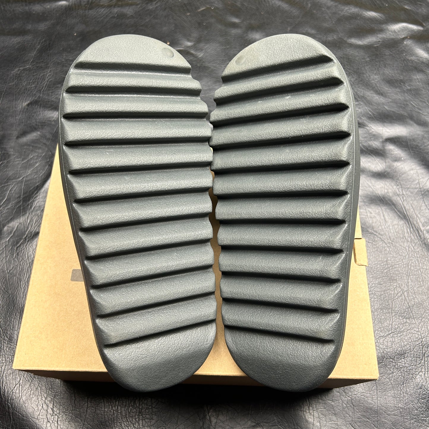 Yeezy Slide Dark Onyx (Pre-Owned) Size 12