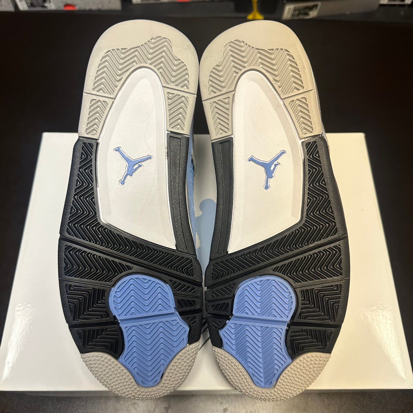 Jordan 4 Retro University Blue