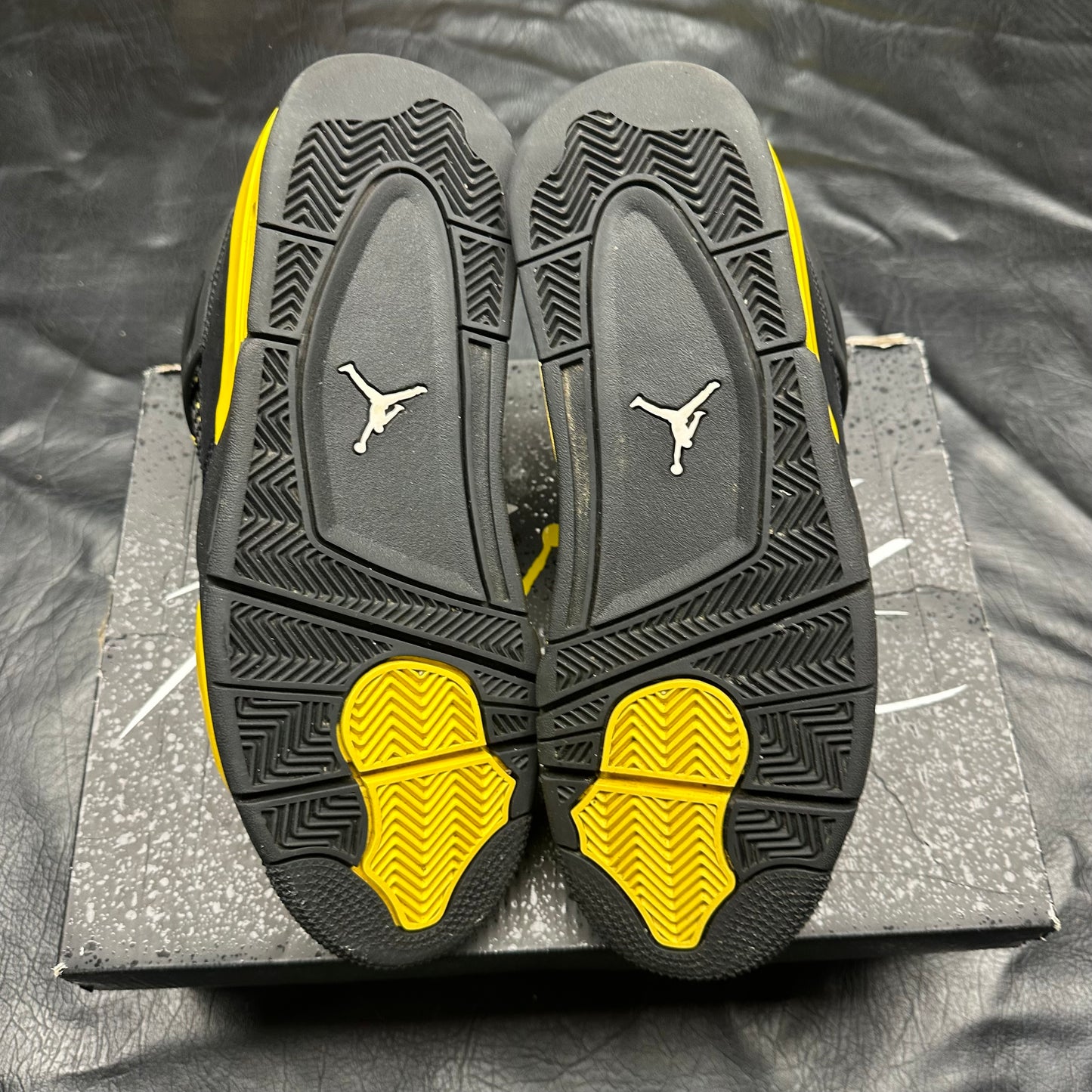 Jordan 4 Retro Thunder (Pre-Owned) (9.5)