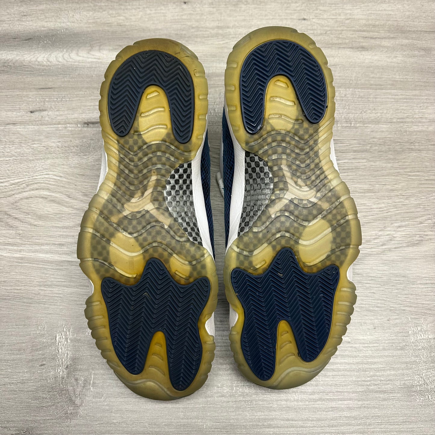 Jordan 11 Low Snakeskin (Pre-Owned) (13) *NO BOX*