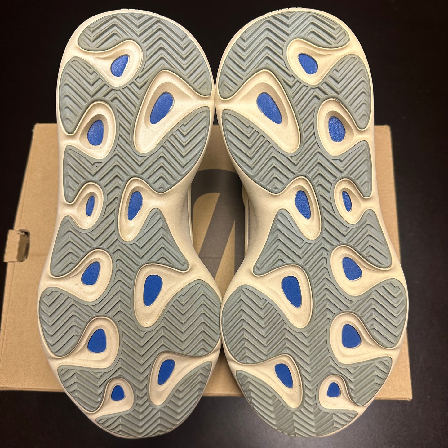 Yeezy 700 V3 Azael (Pre-Owned) (11)