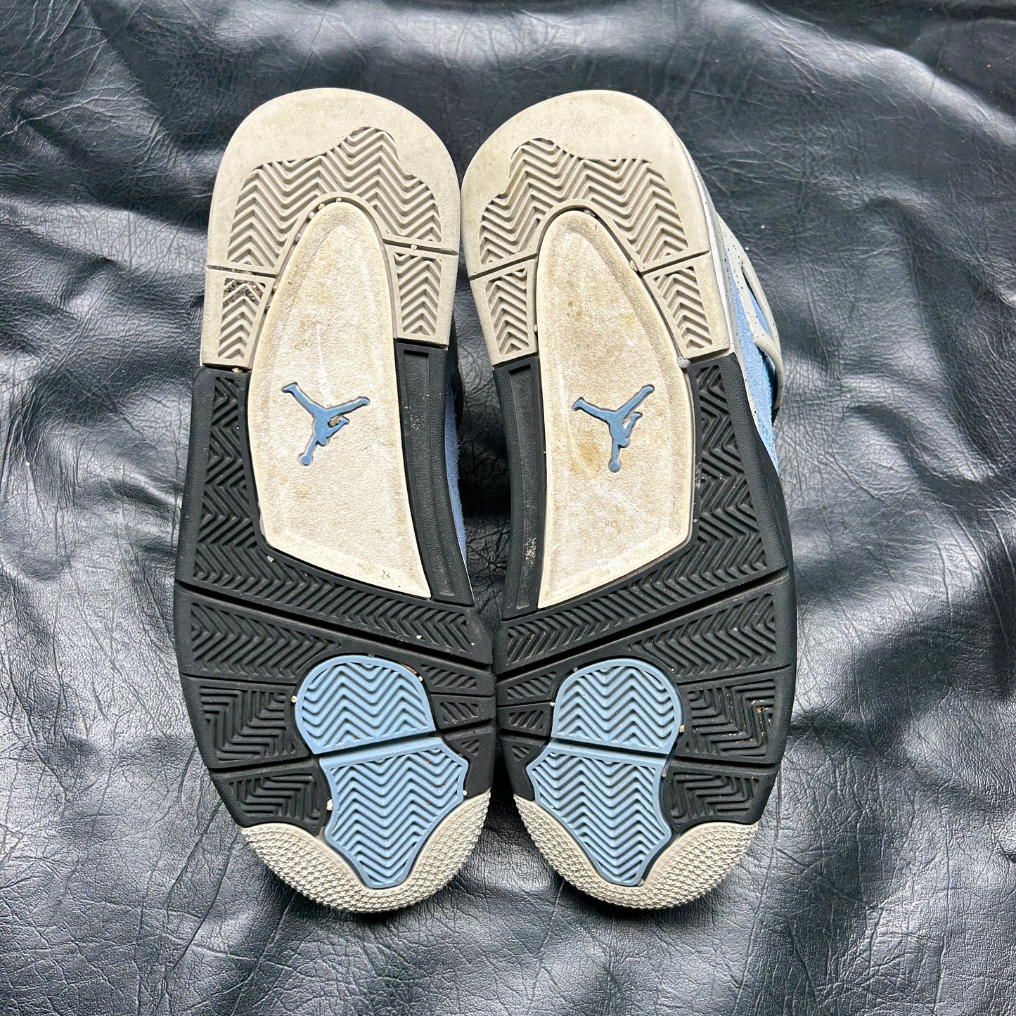 Jordan 4 Retro University Blue (Pre-Owned) Size 10.5