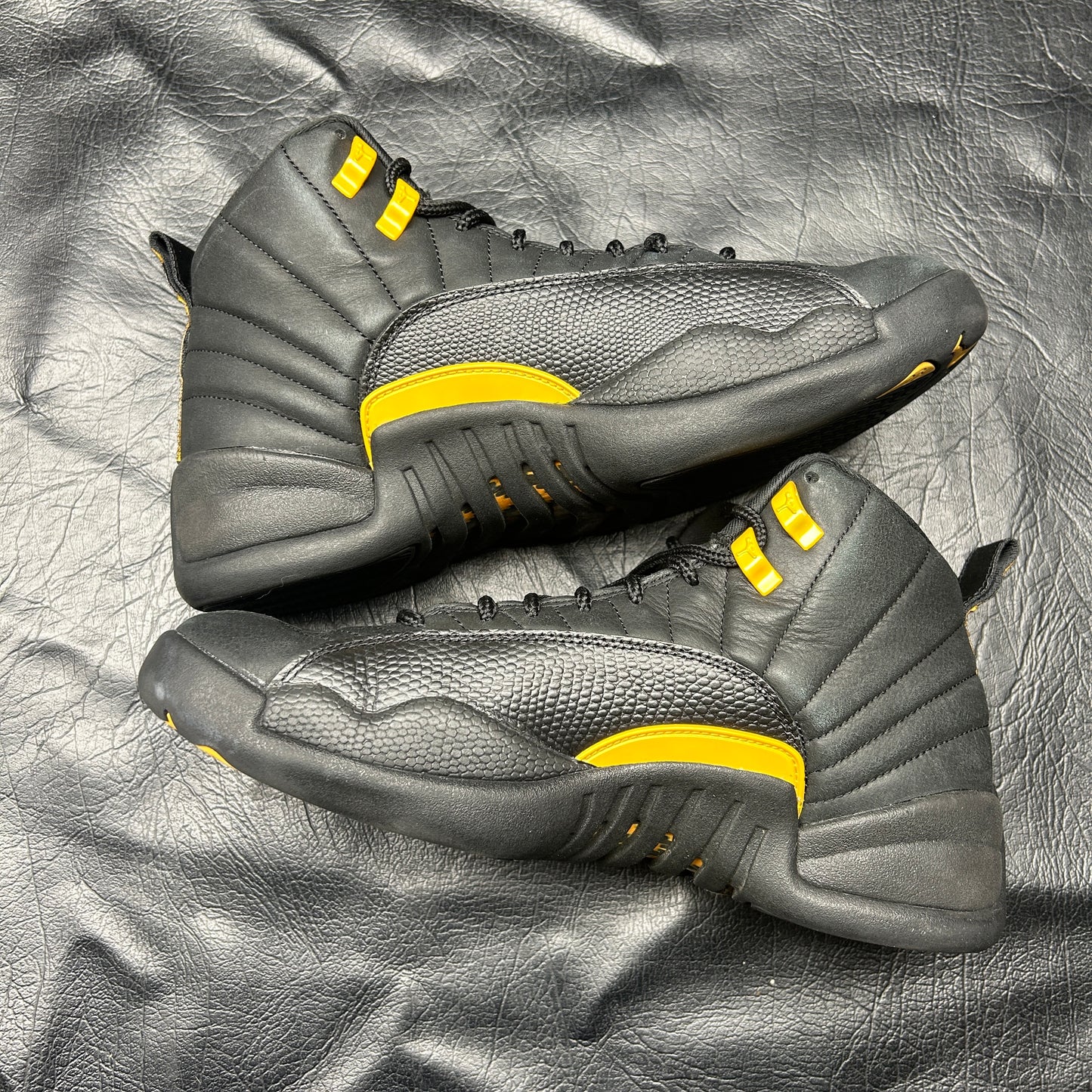 Jordan 12 Retro Black Taxi (Pre-Owned) Size 9.5
