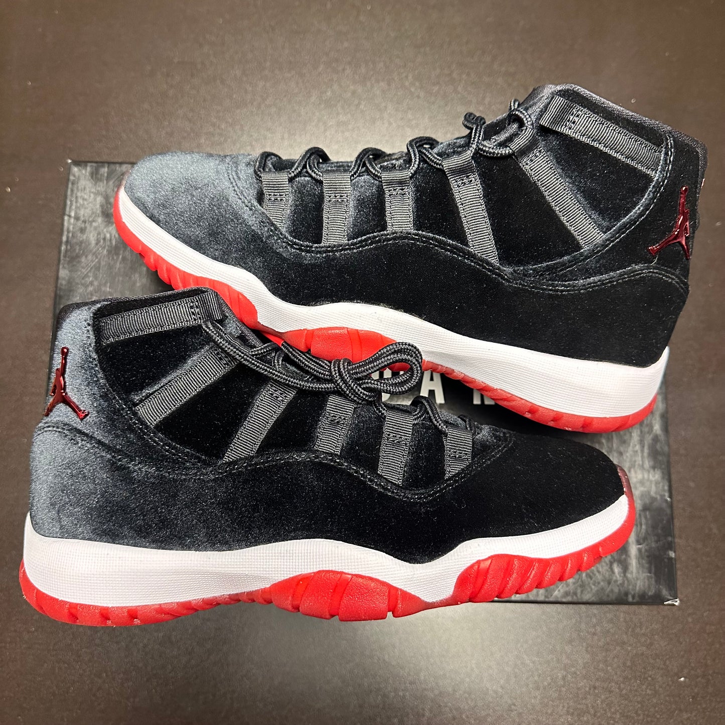 Jordan 11 Retro Velvet Bred (W)