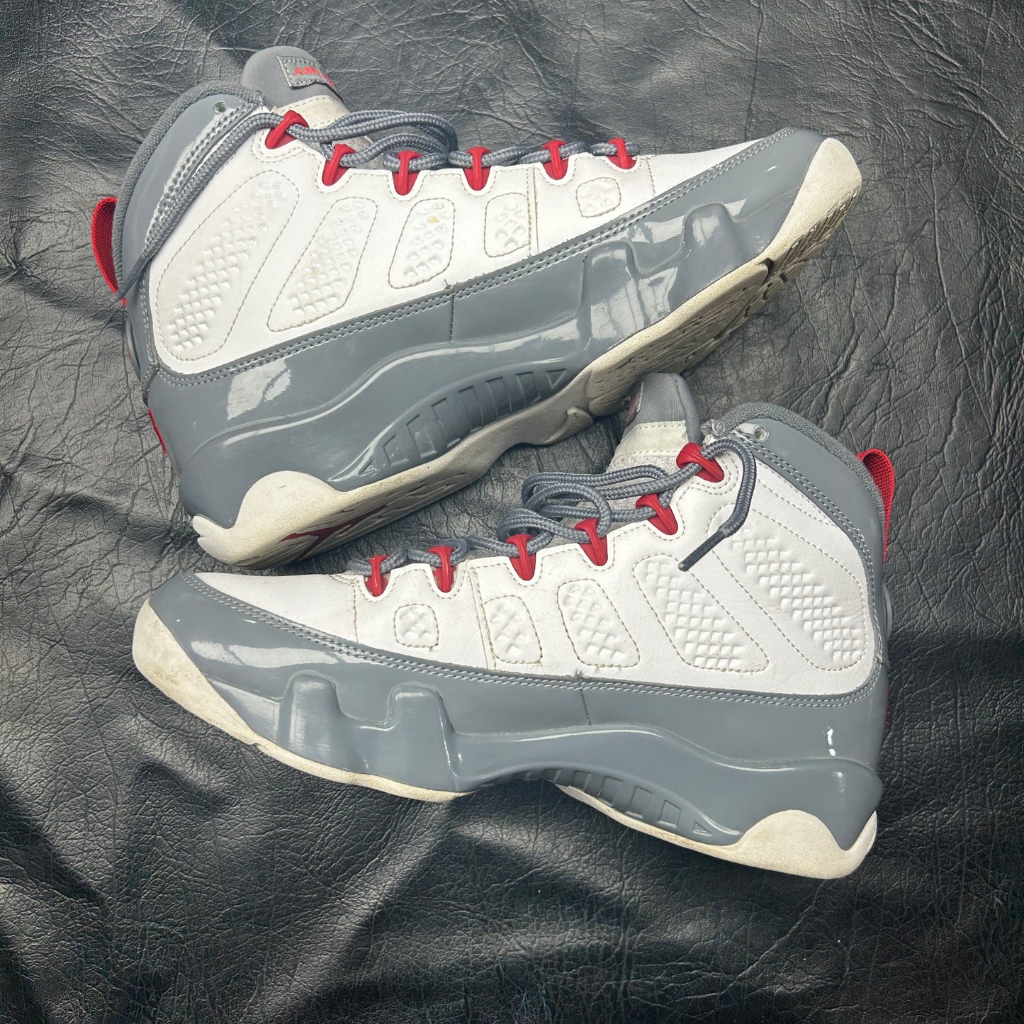 Jordan 9 Retro Fire Red (Pre-Owned) Size 7