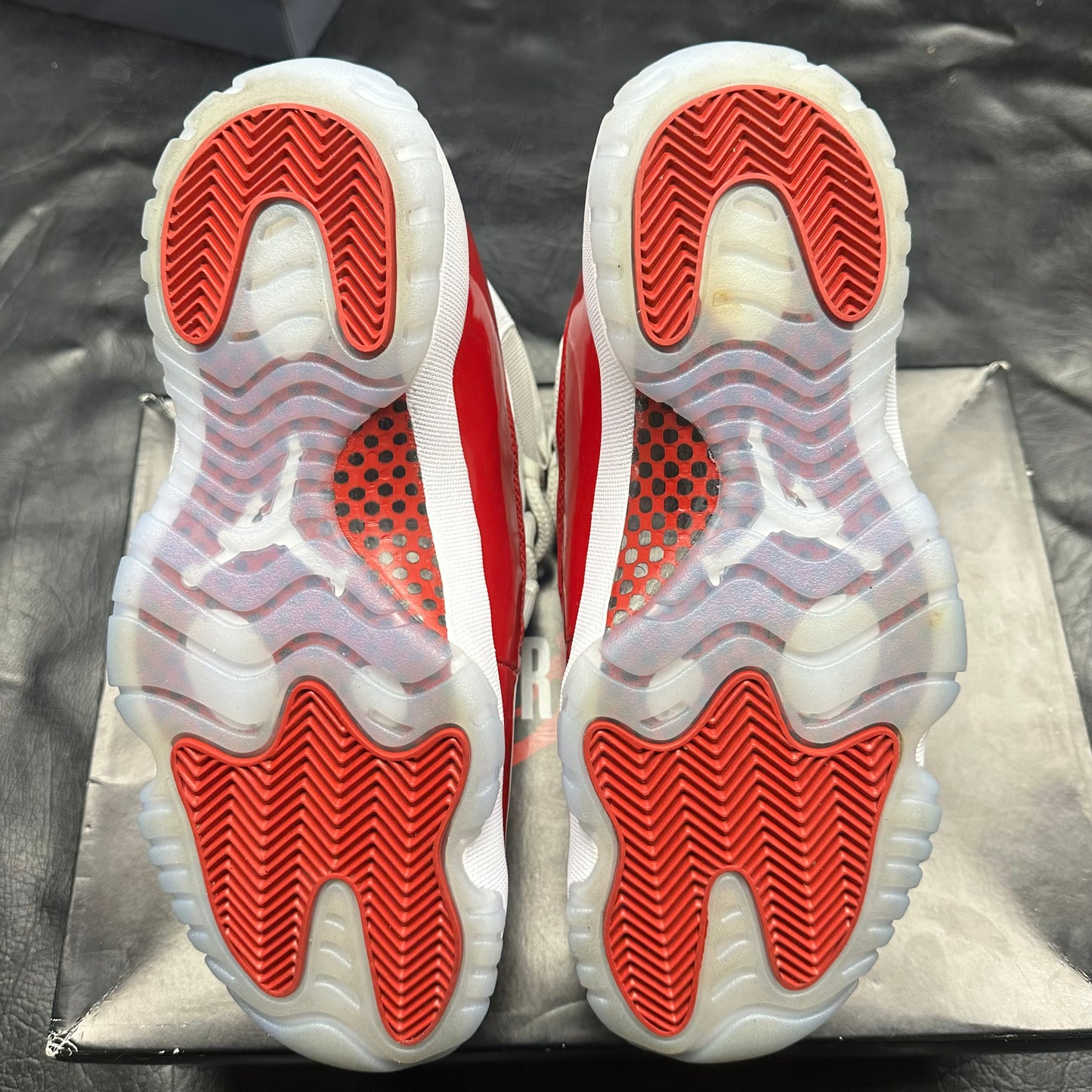 Jordan 11 Retro Cherry (Pre-Owned) (8.5)