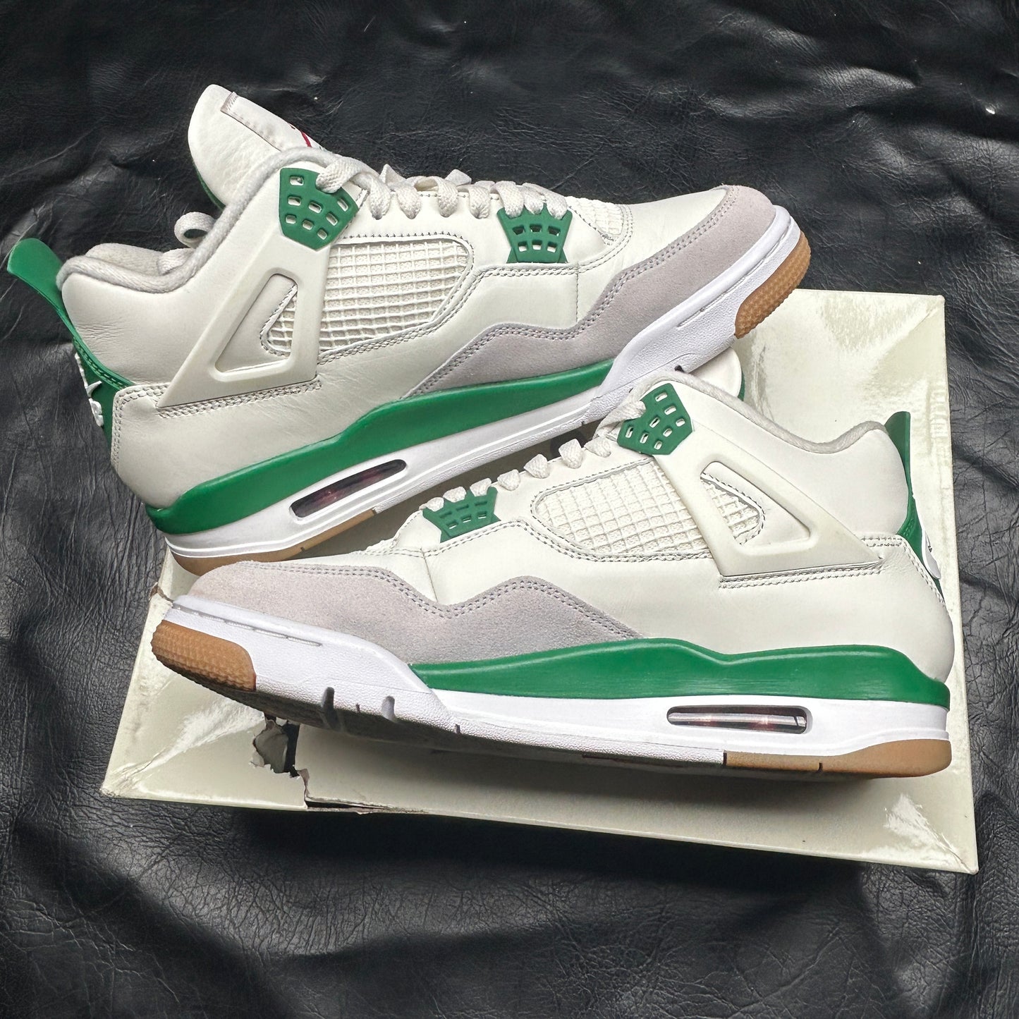 Jordan 4 Retro SB Pine Green (Pre-Owned) Size 10
