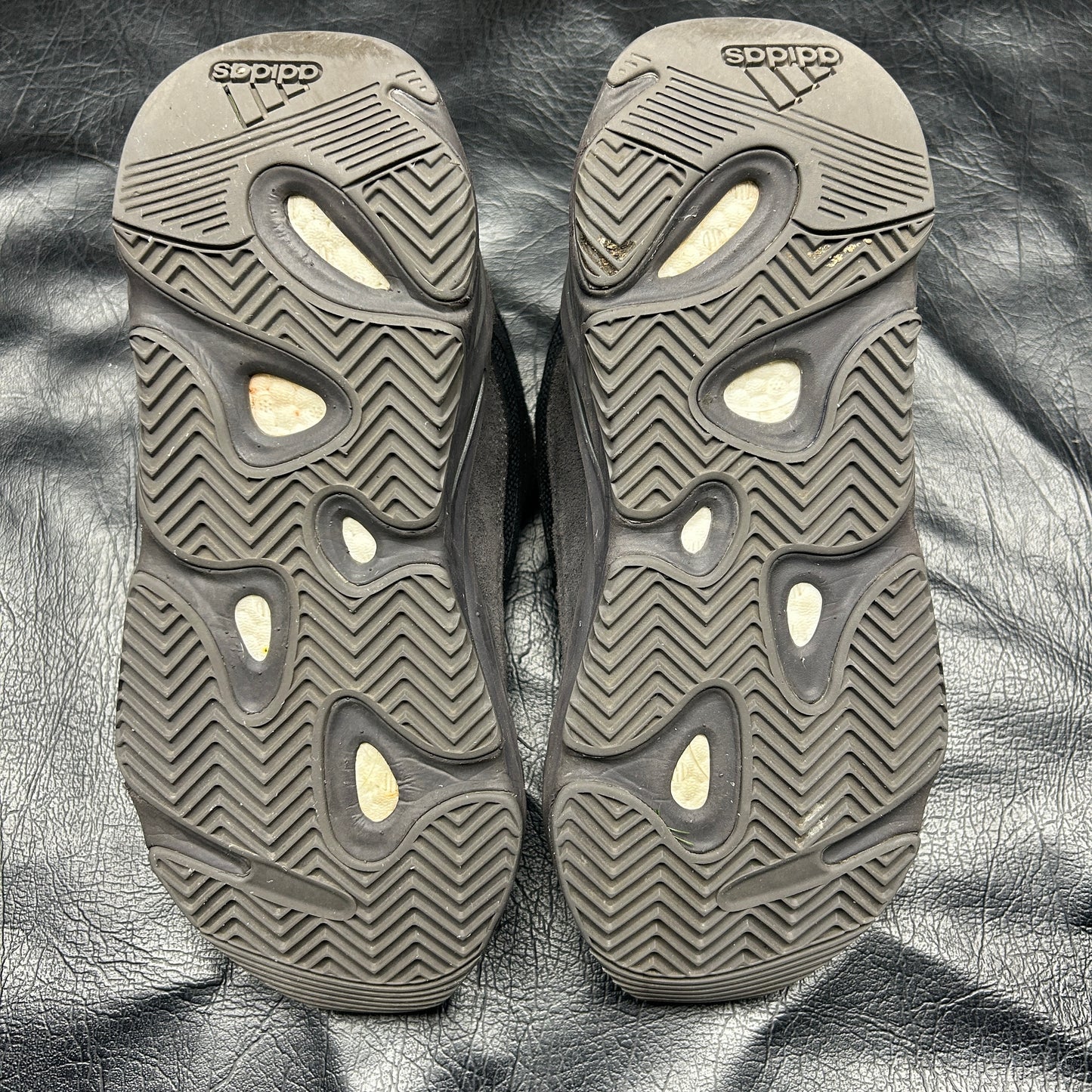 Yeezy 700 V2 Vanta (Pre-Owned) (8.5)