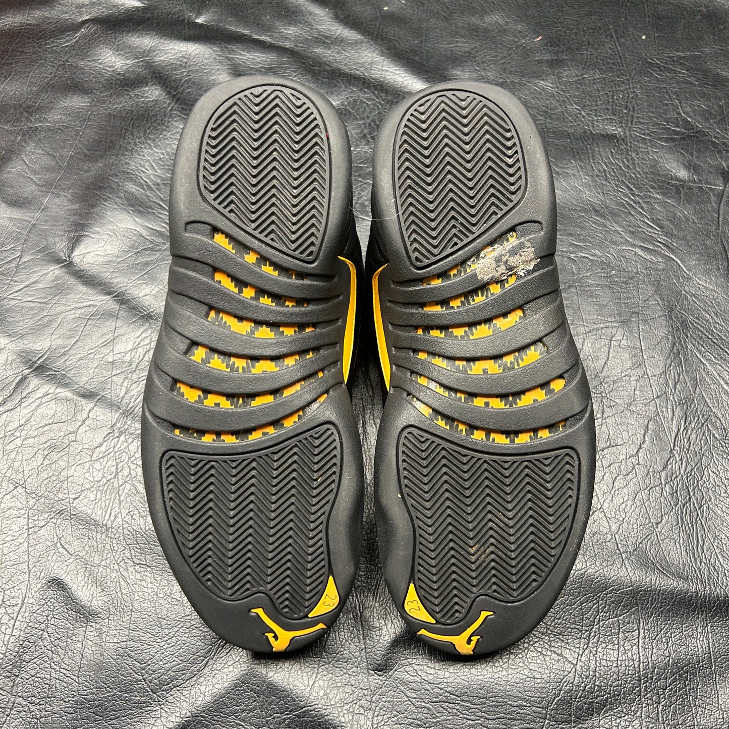 Jordan 12 Retro Black Taxi (Pre-Owned) Size 9.5