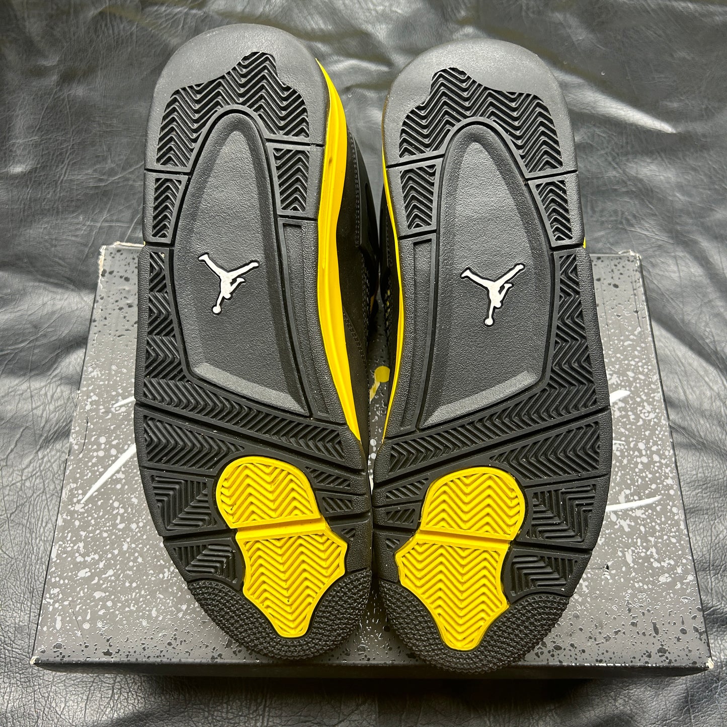 Jordan 4 Retro Thunder (Pre-Owned) (10)