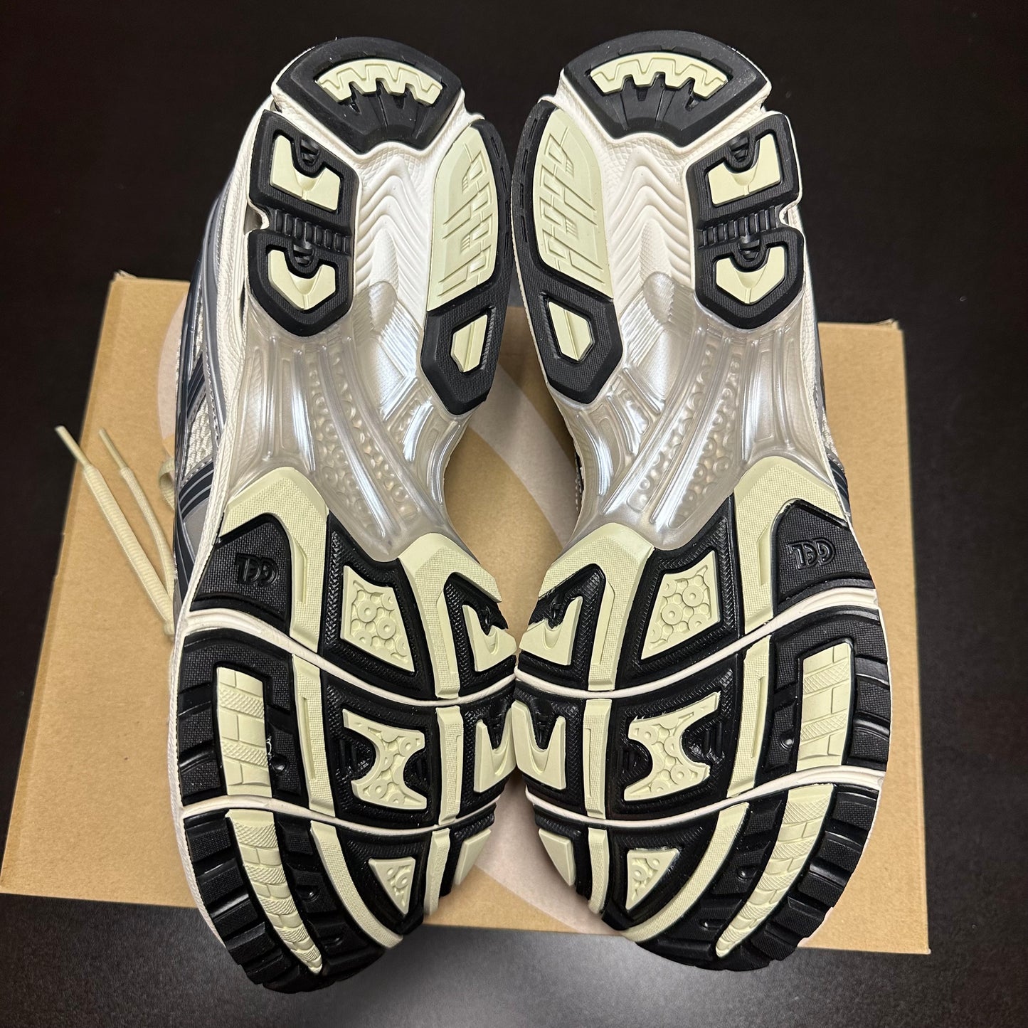 ASICS GEL-KAYANO Oyster White