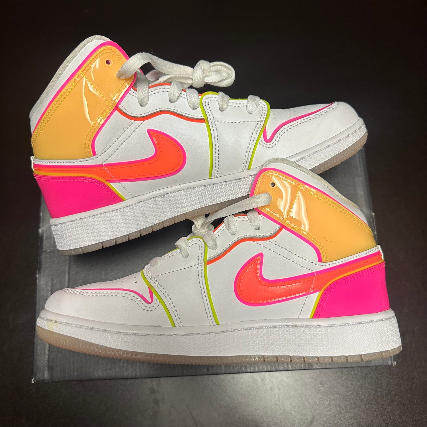 Jordan 1 Mid Edge Glow (Pre-Owned) (5.5)