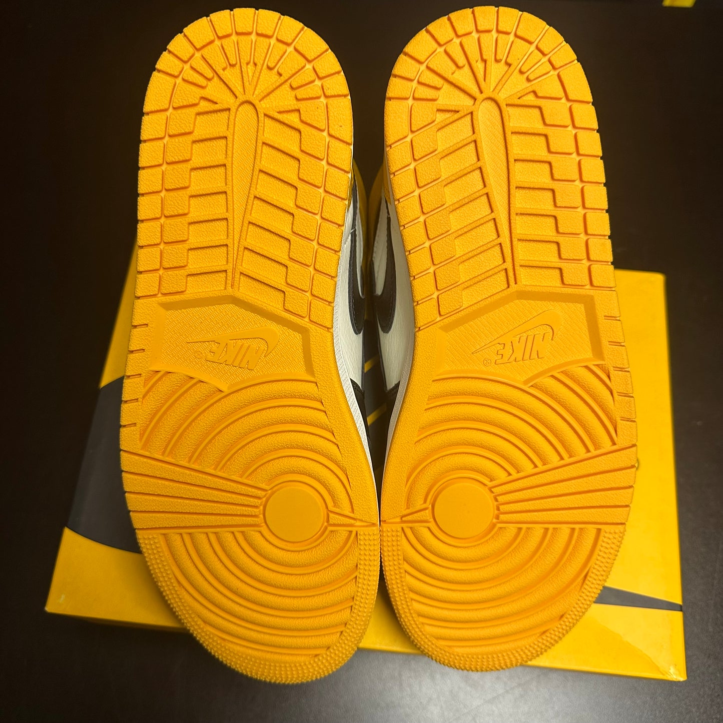 Jordan 1 Retro High Yellow Toe (Like New) (9)