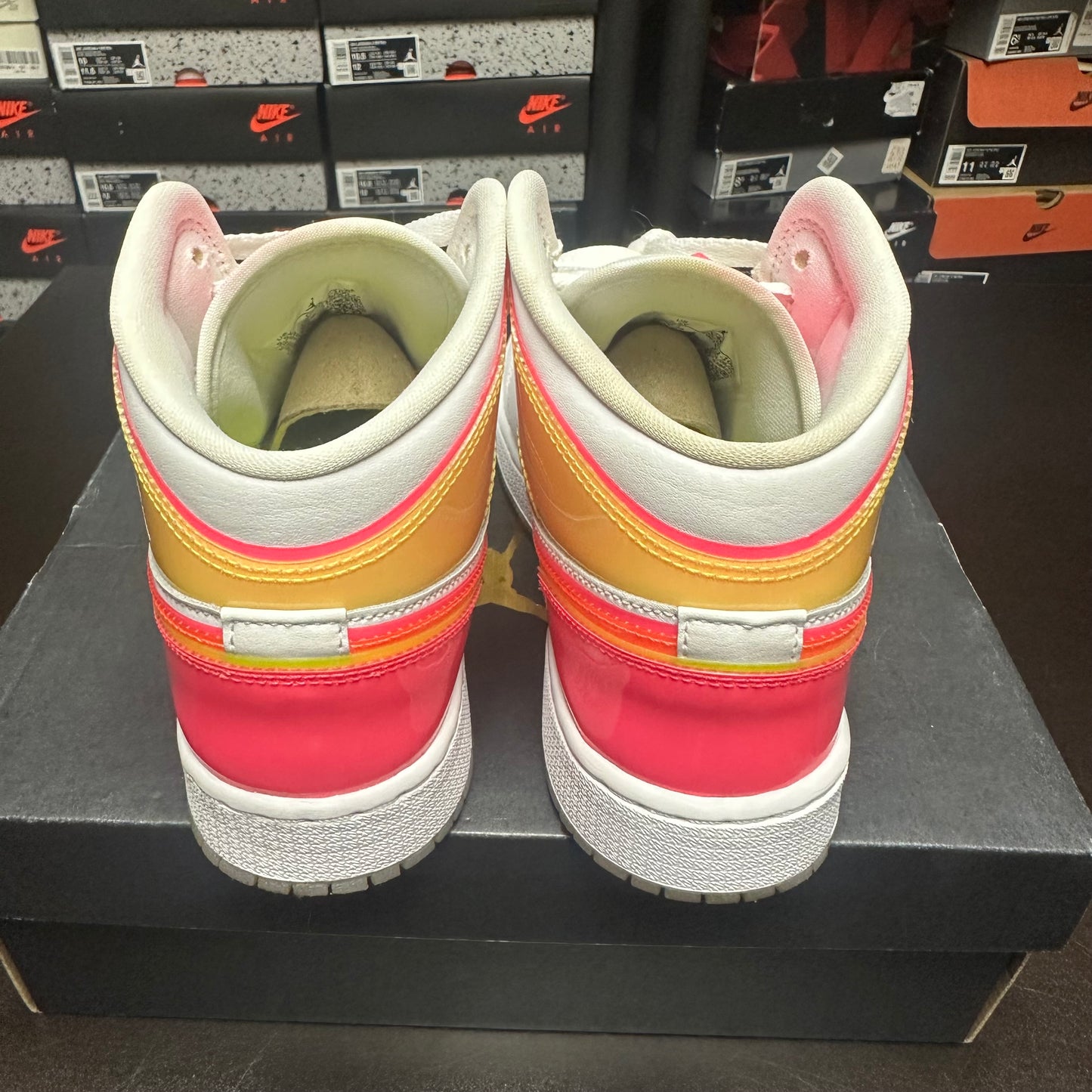 Jordan 1 Mid Edge Glow (Pre-Owned) (5.5)