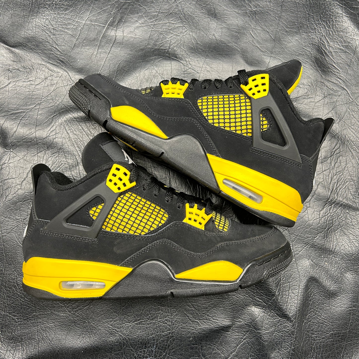 Jordan 4 Retro Thunder 2023 (Pre-Owned)