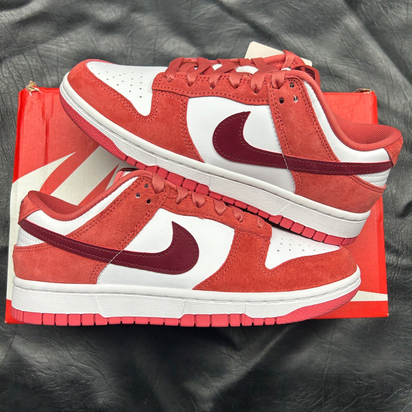 Nike Dunk Low Valentines Day 2024 (W)