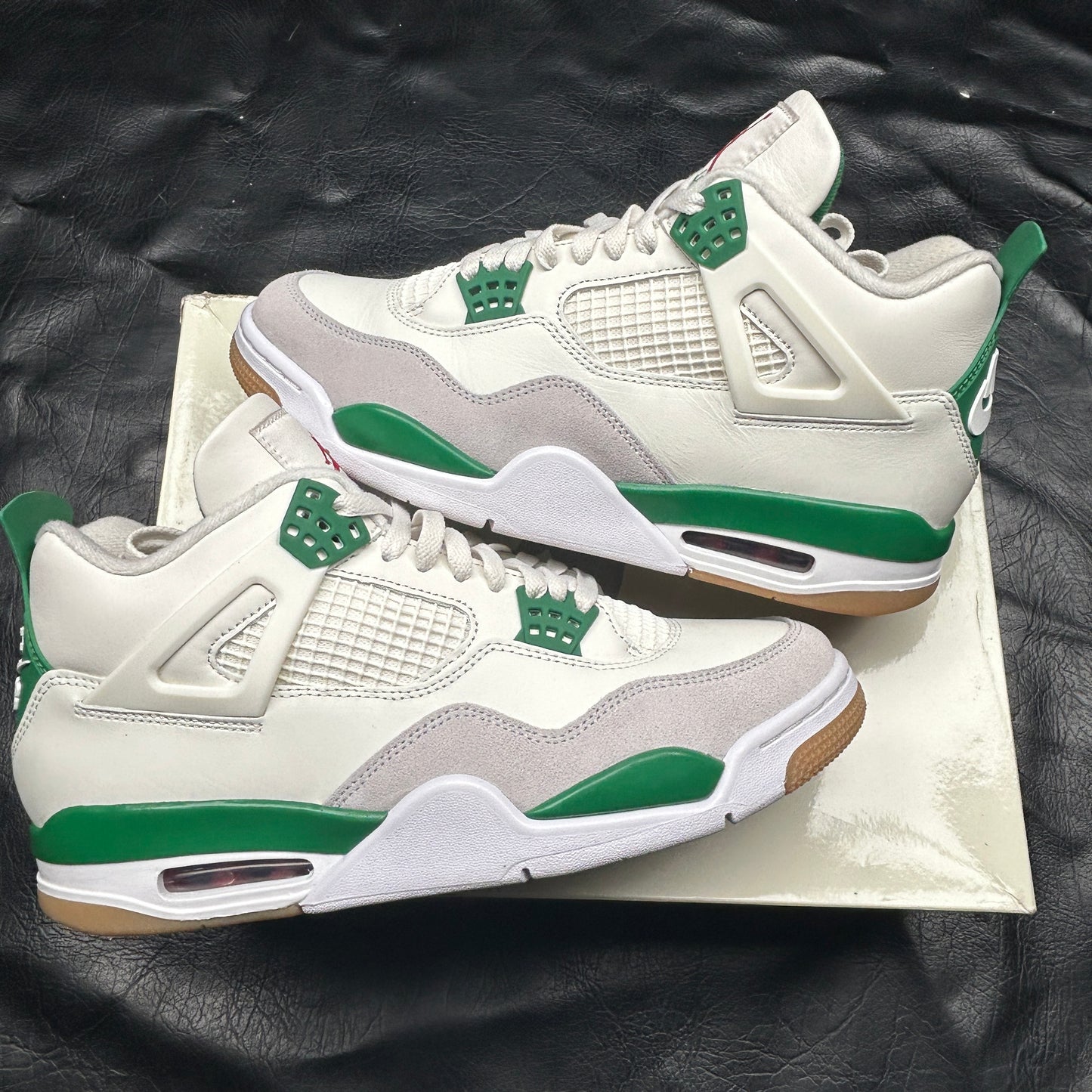 Jordan 4 Retro SB Pine Green (Pre-Owned) Size 10