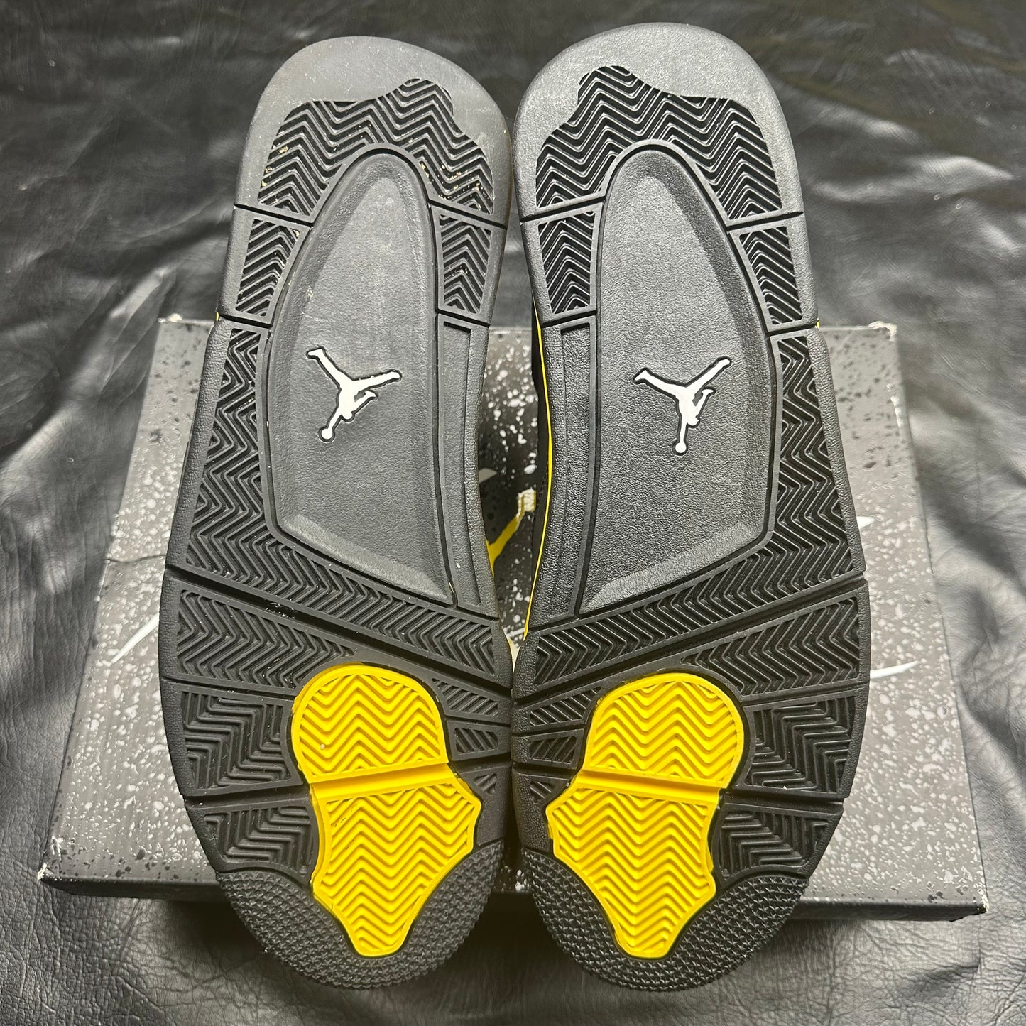 Jordan 4 Retro Thunder (Pre-Owned) (14)