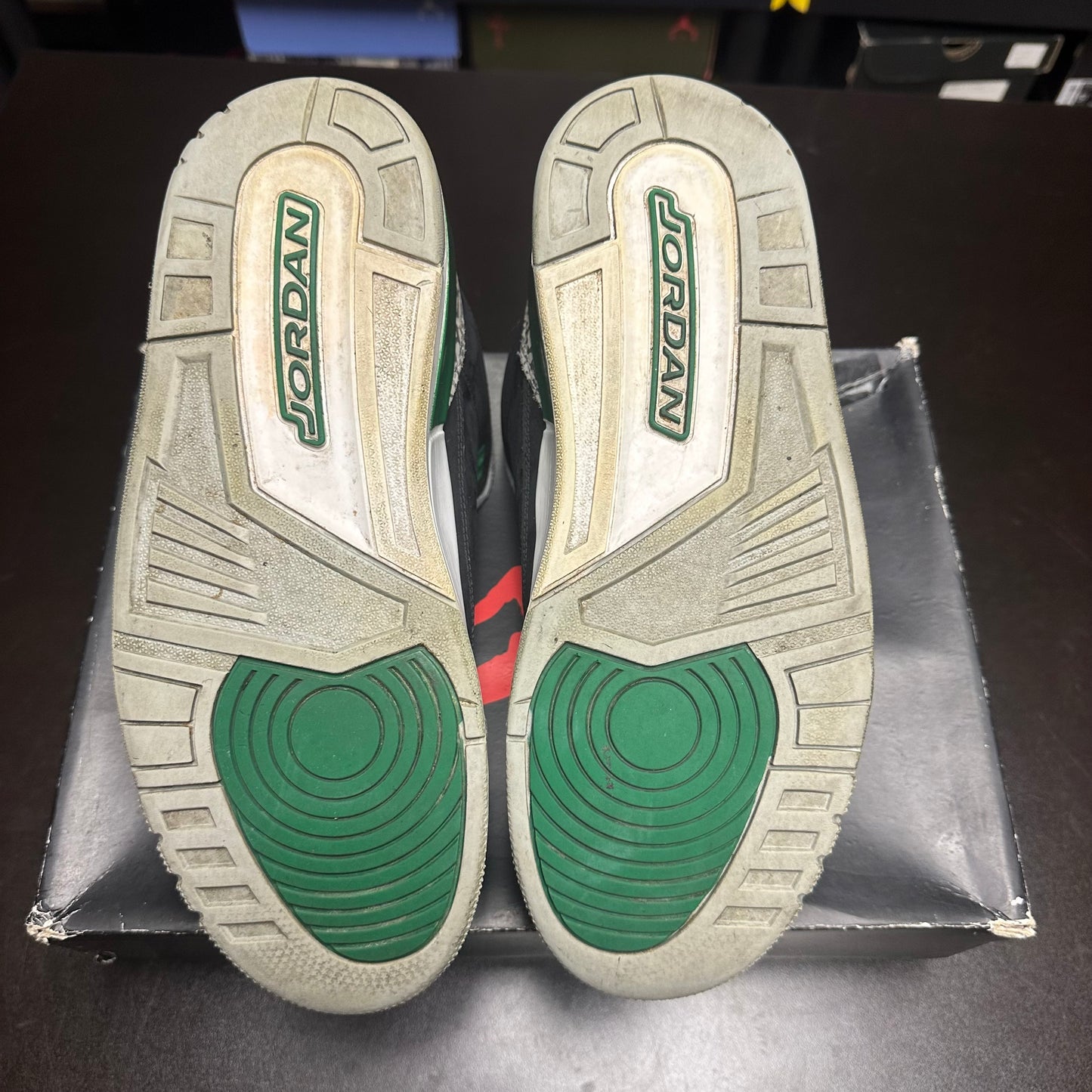 Jordan 3 Retro Pine Green (Pre-Owned) (9.5) *REPLACEMENT BOX*