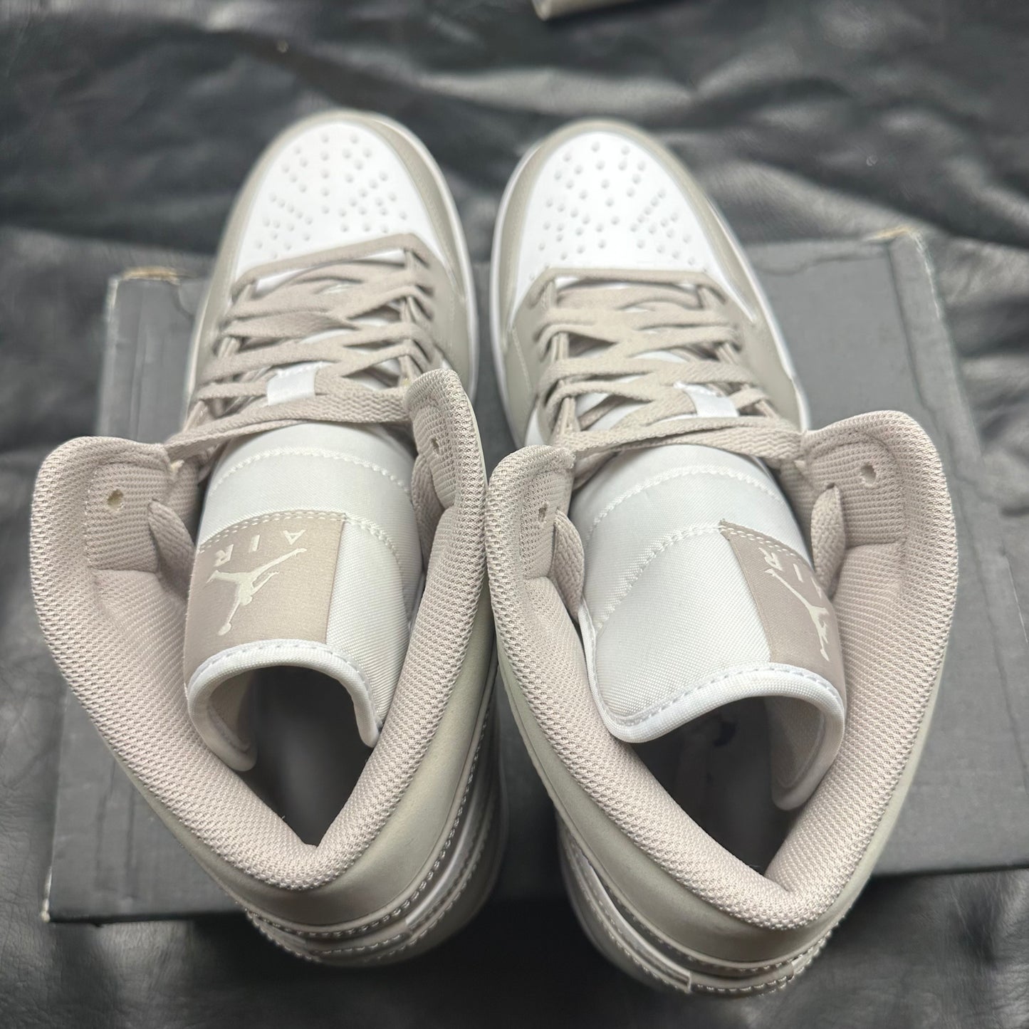 Jordan 1 Mid Linen