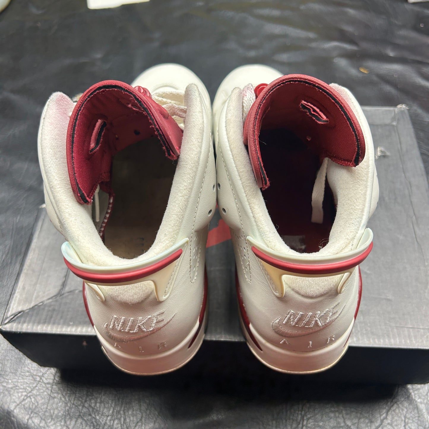 Jordan 6 Retro Maroon (Pre-Owned) Size 9.5