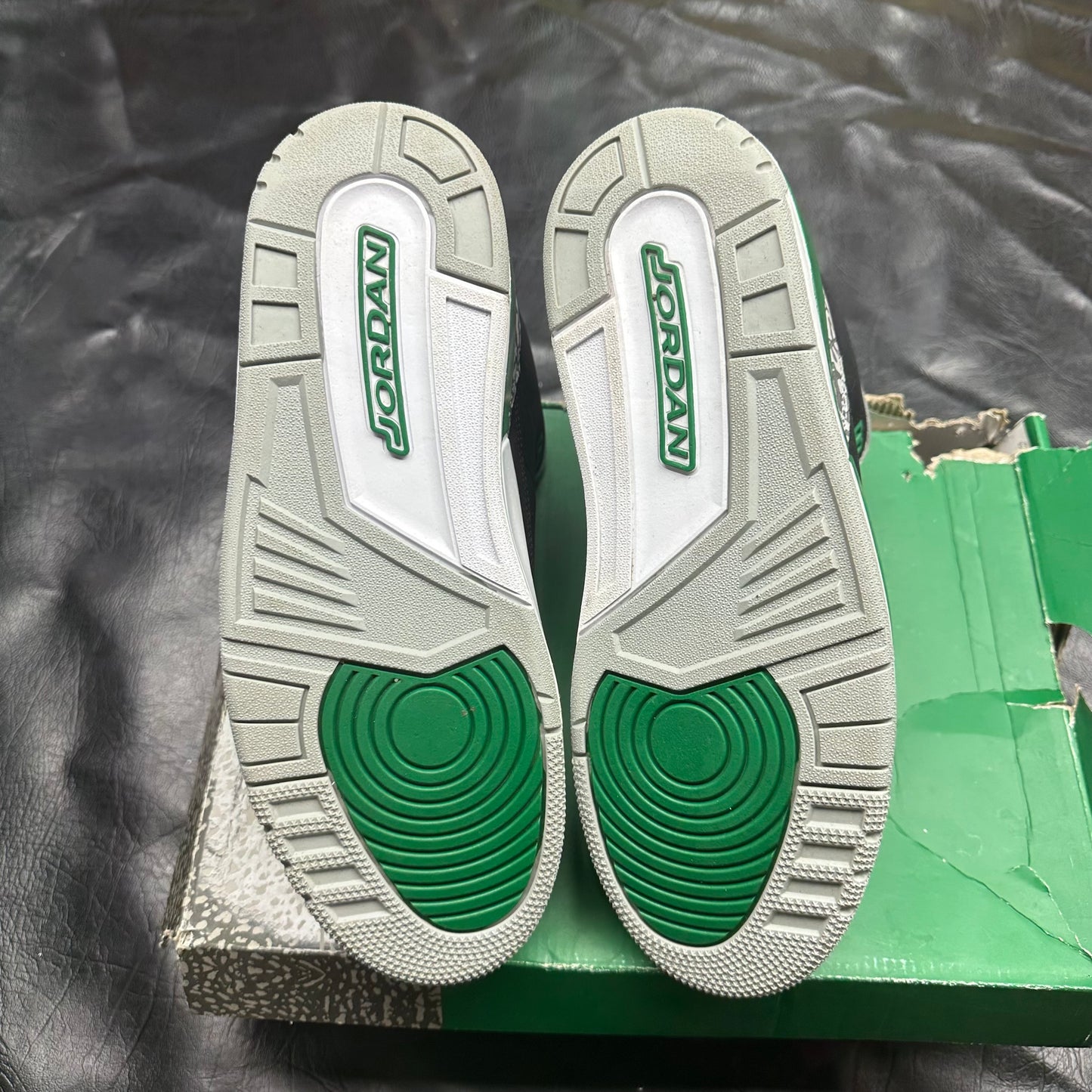 Jordan 3 Retro Pine Green (Pre-Owned) (11) *DAMAGED BOX*