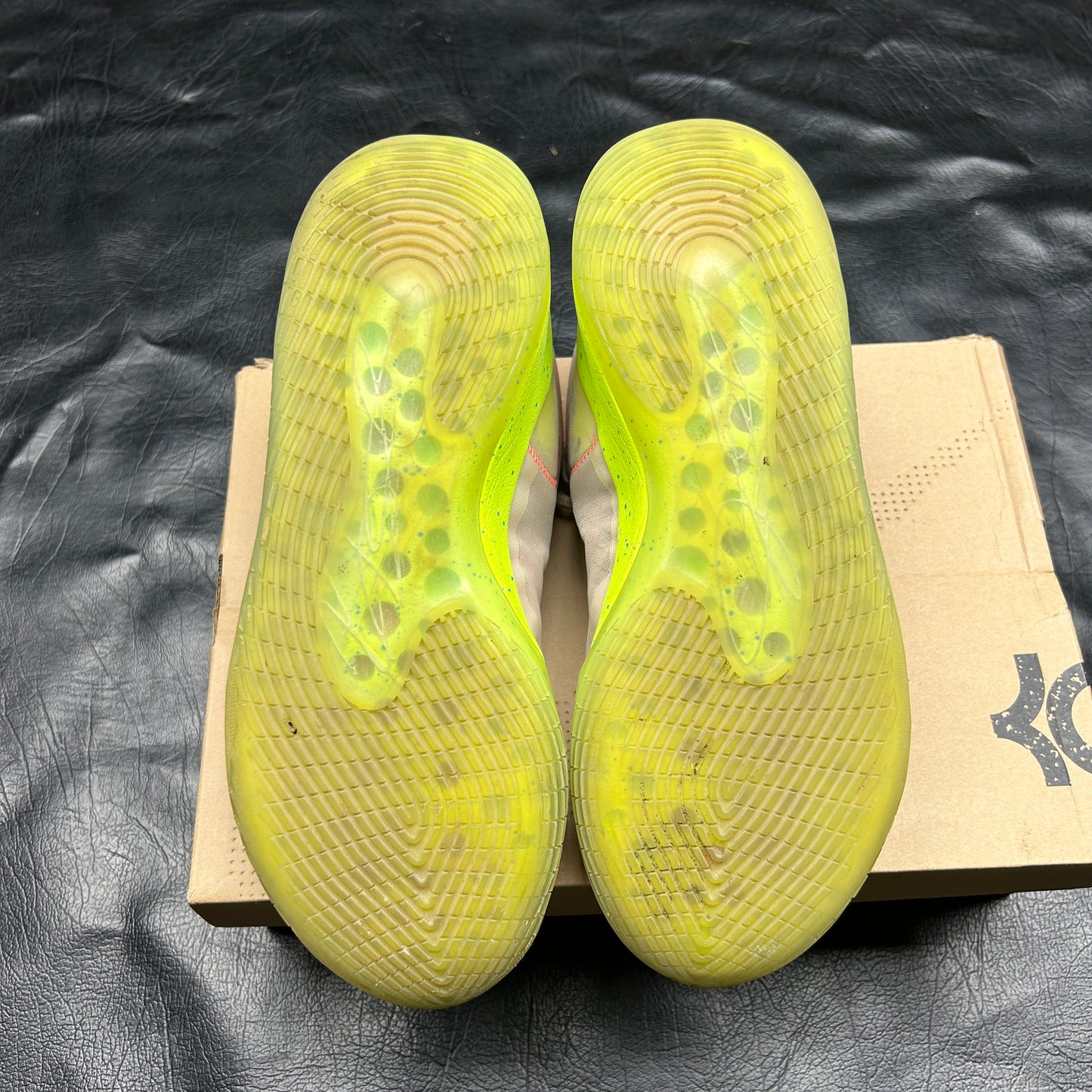 Nike KD 12 90's Kid (Pre-Owned) Size 9.5