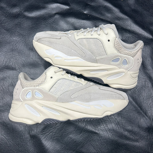 Yeezy 700 Analog (Pre-Owned) Size 8.5