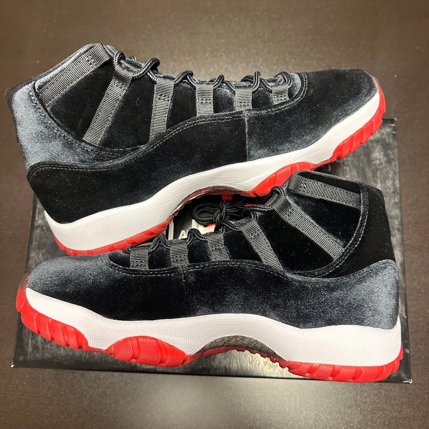 Jordan 11 Retro Velvet Bred (W)