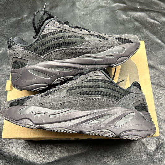 Yeezy 700 V2 Vanta (Pre-Owned) (10)