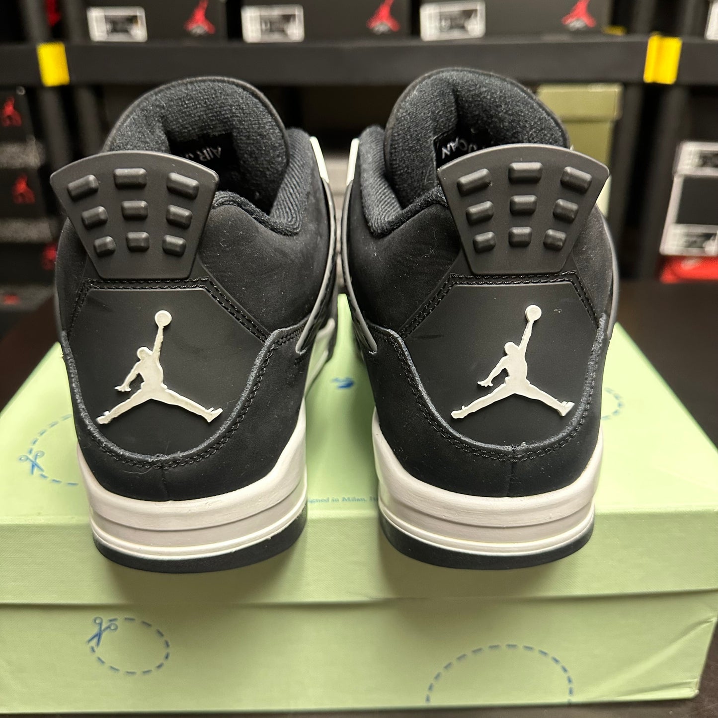 Jordan 4 Retro White Thunder (Pre-Owned) (10) *REPLACEMENT BOX*
