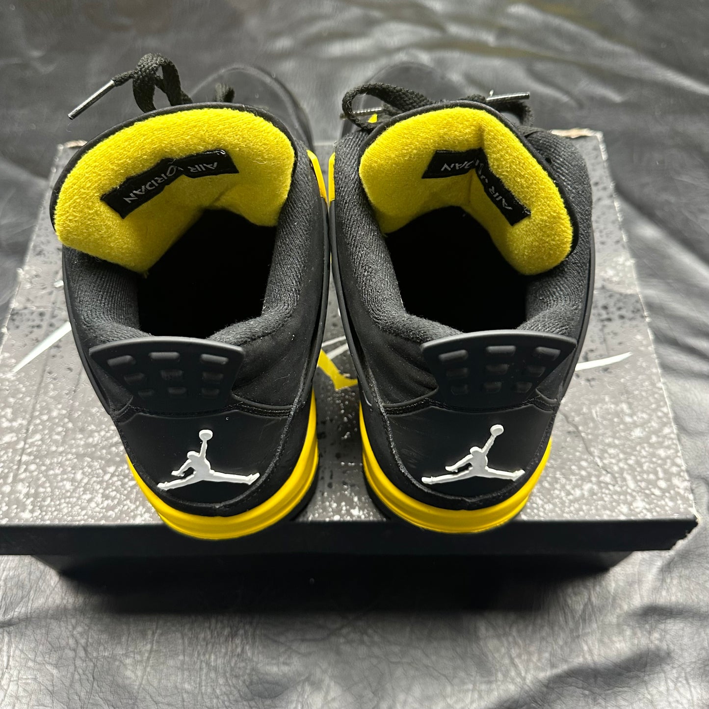 Jordan 4 Retro Thunder (Pre-Owned) (9.5)