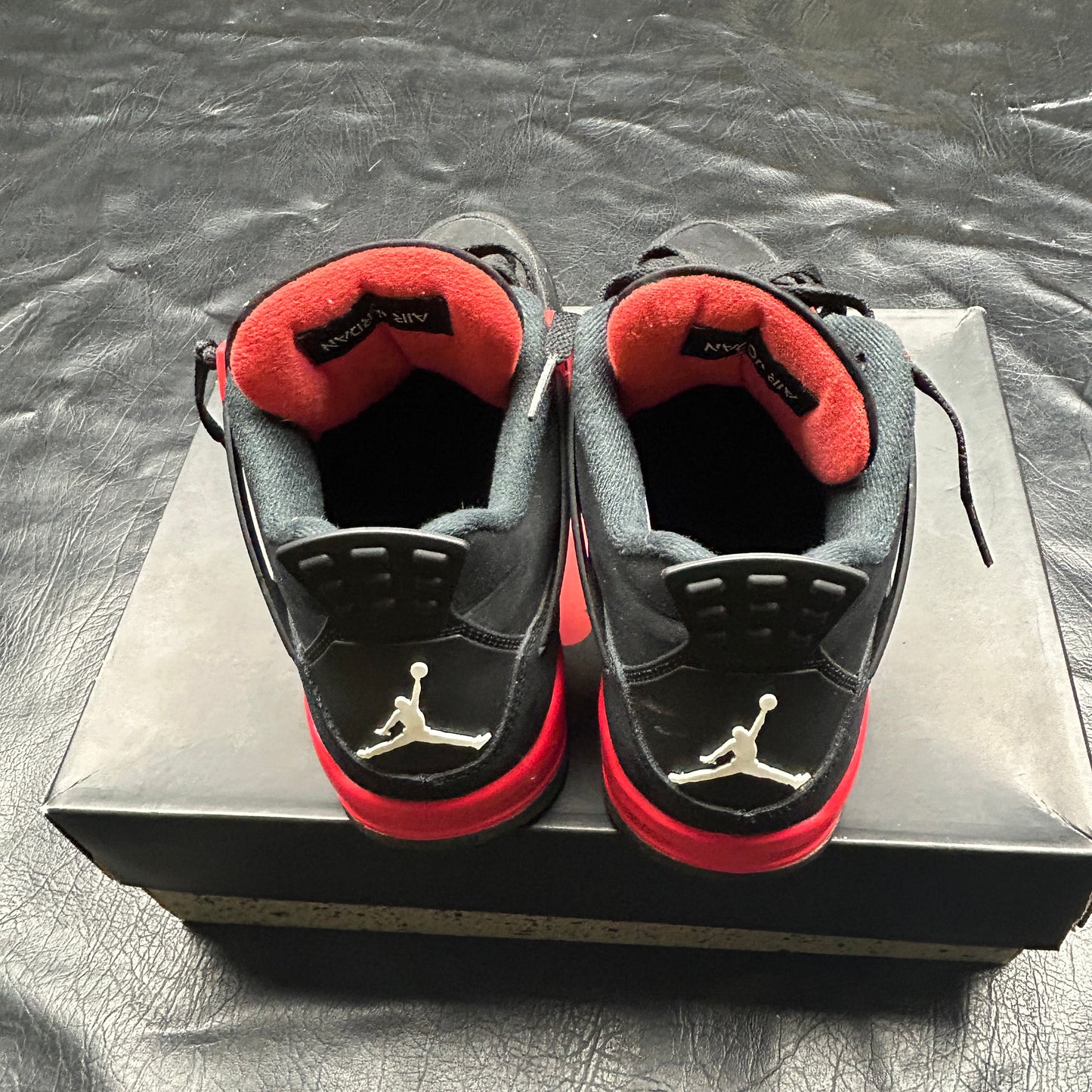 Jordan 4 Retro Red Thunder (Pre-Owned) Size 9.5