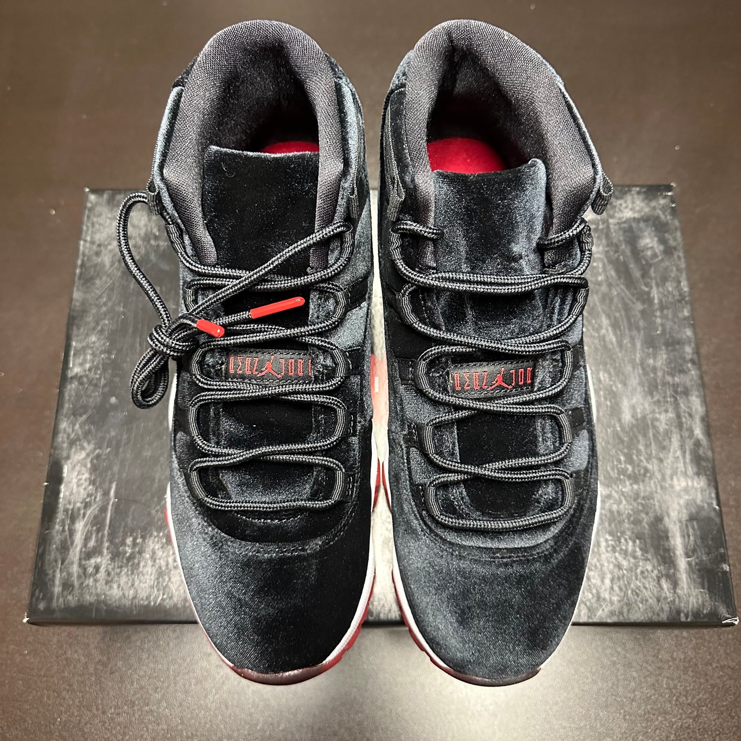 Jordan 11 Retro Velvet Bred (W)