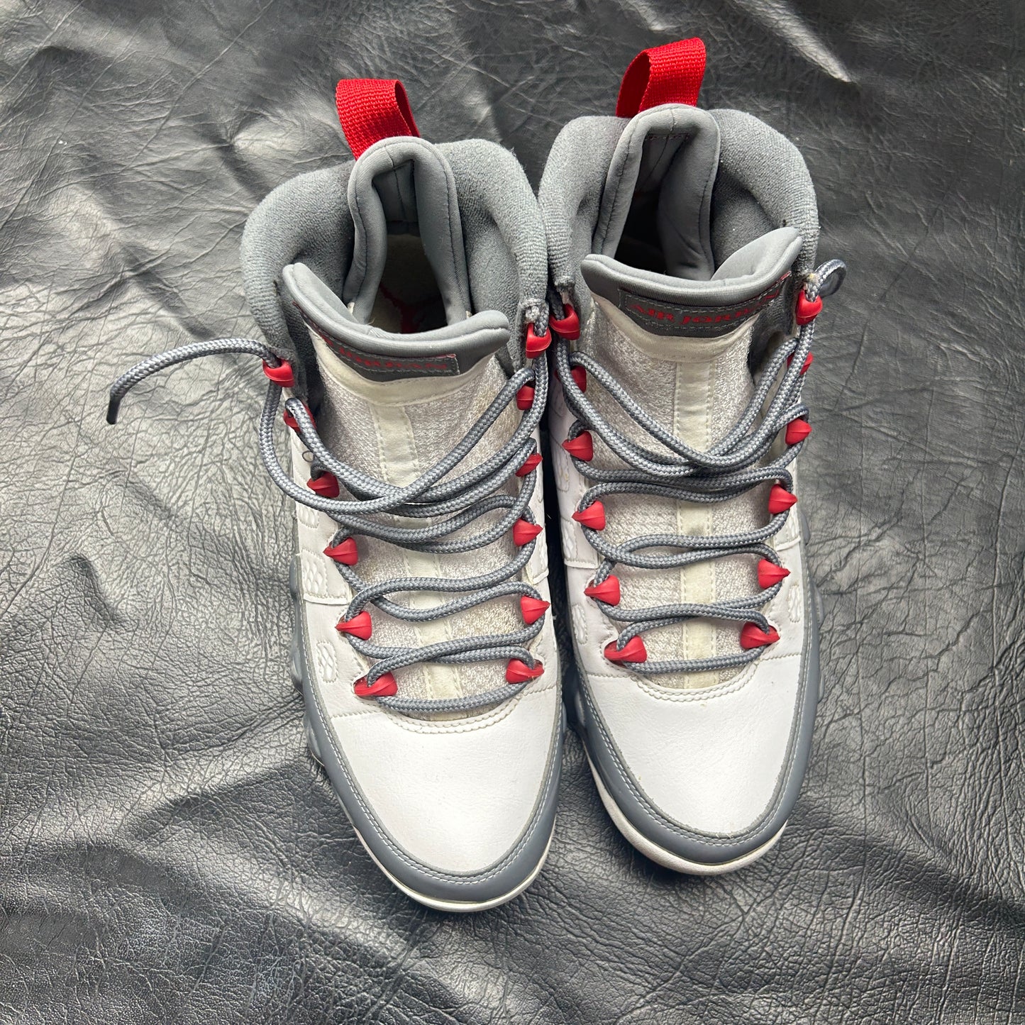 Jordan 9 Retro Fire Red (Pre-Owned) Size 7
