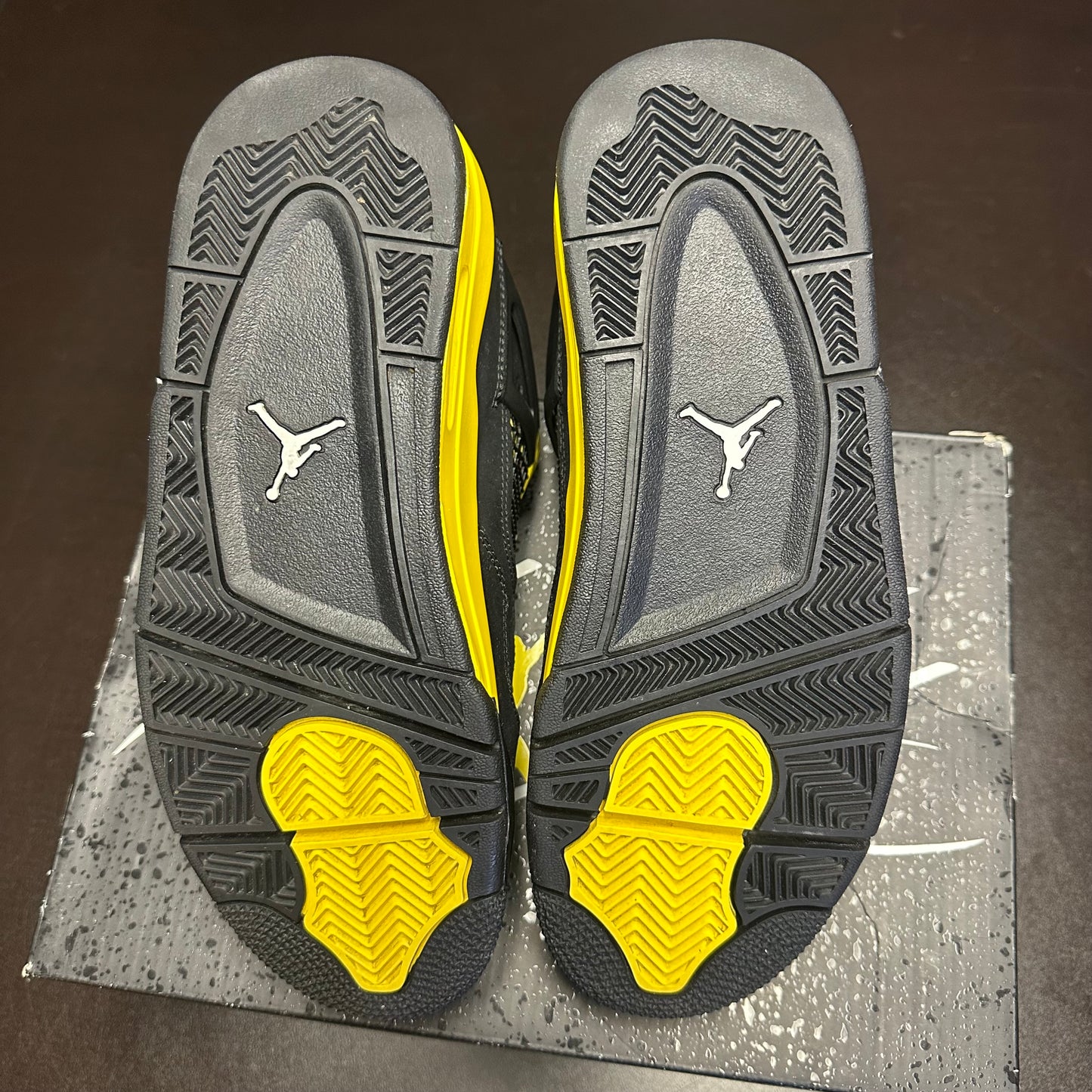 Jordan 4 Retro Thunder (GS) (Pre-Owned) (7)