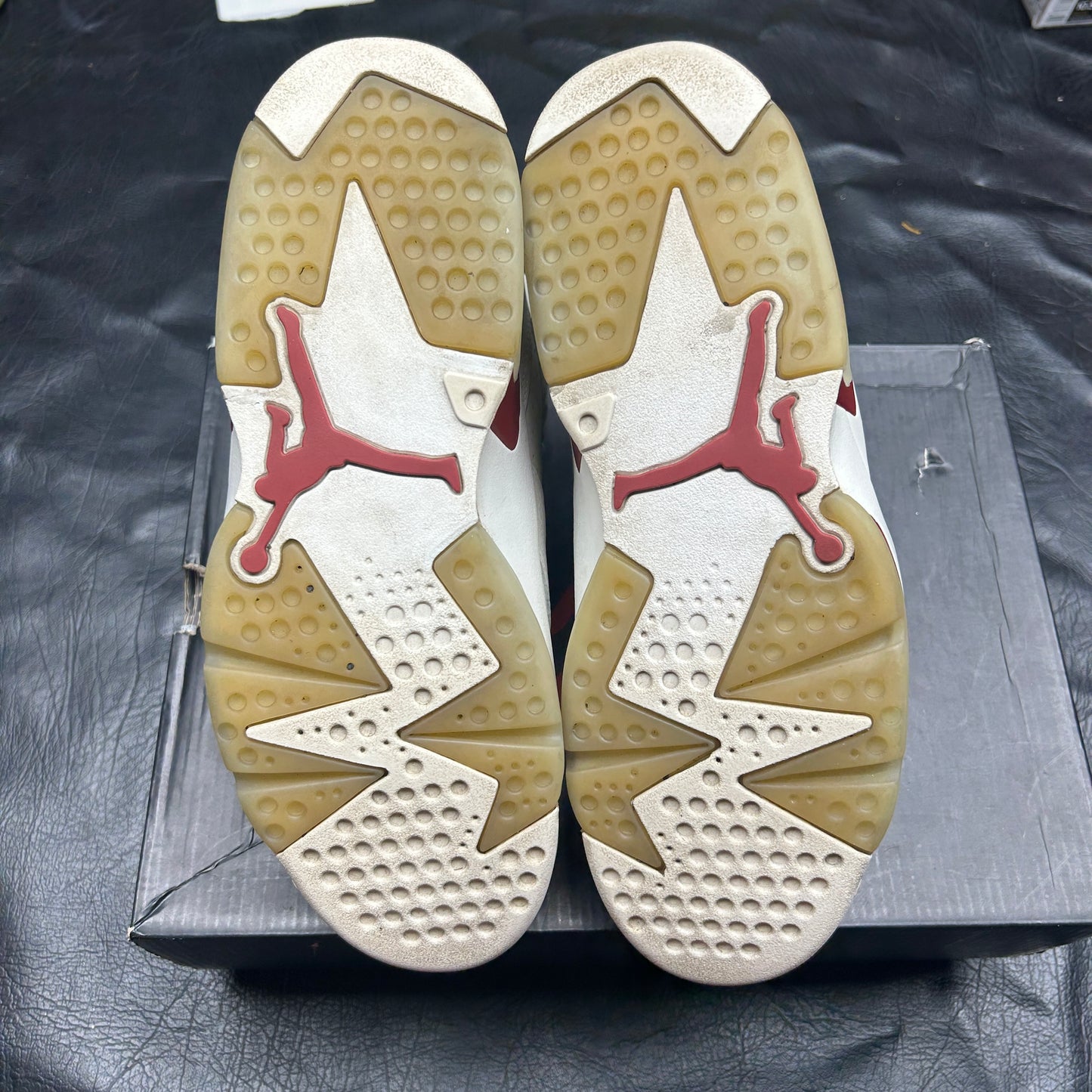 Jordan 6 Retro Maroon (Pre-Owned) Size 9.5