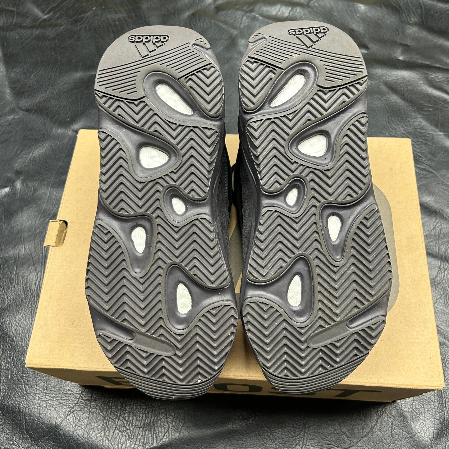 Yeezy 700 V2 Vanta (Pre-Owned) (10)