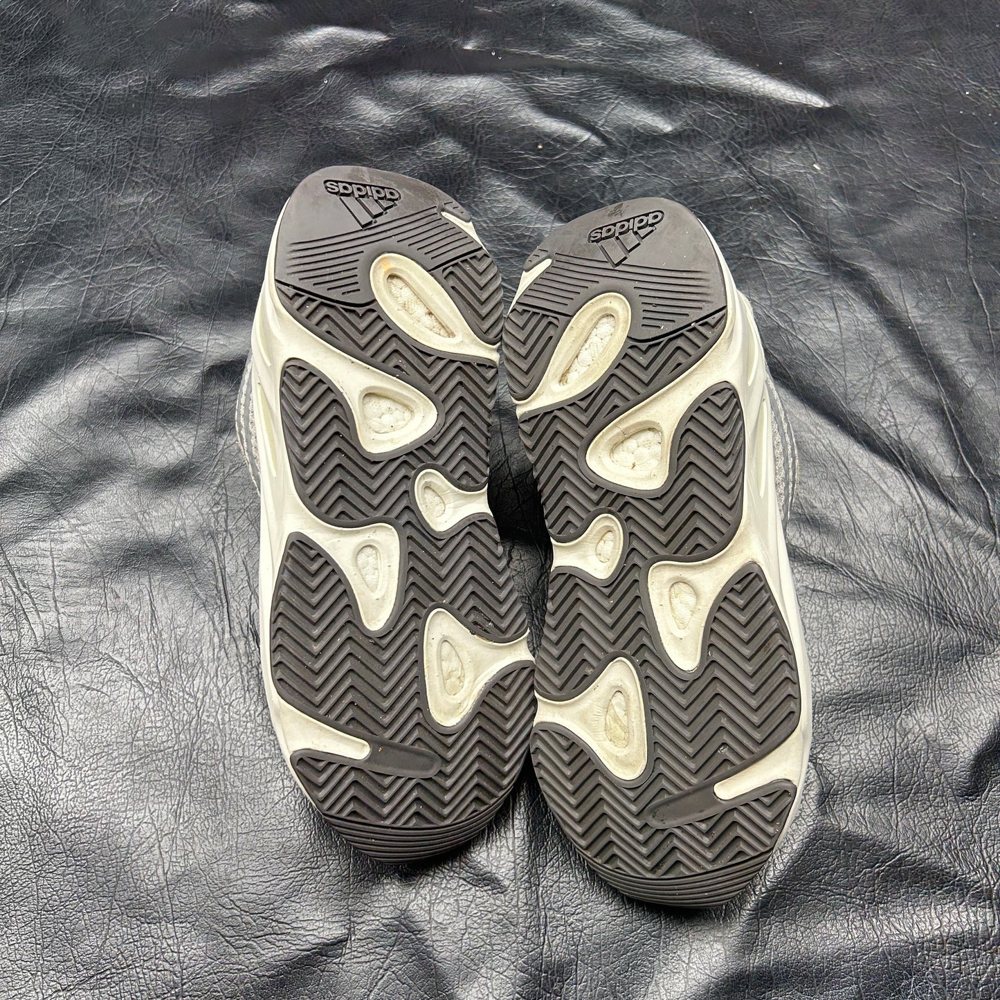 Yeezy 700 Cream (Pre-Owned) Size 8.5