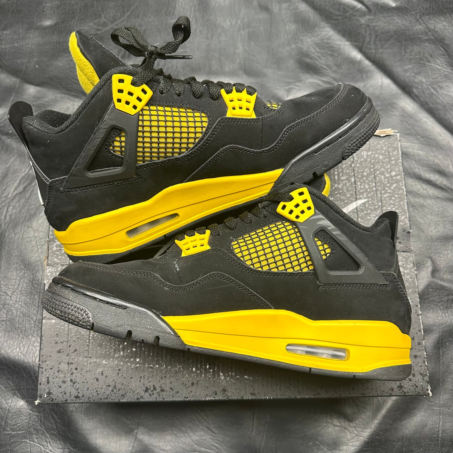 Jordan 4 Retro Thunder (Pre-Owned) (9.5)