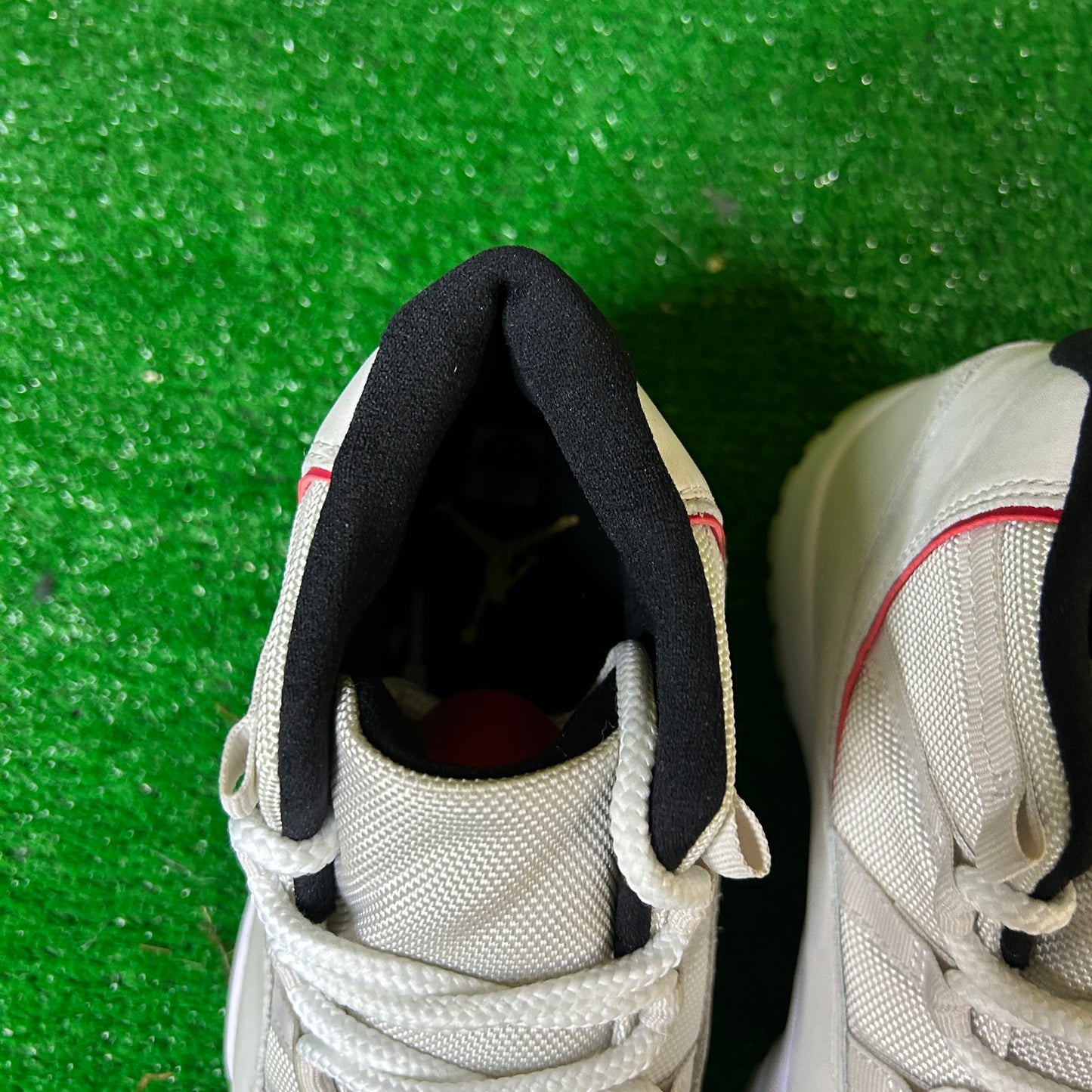 Jordan 11 Retro Platinum Tint (Pre-Owned)