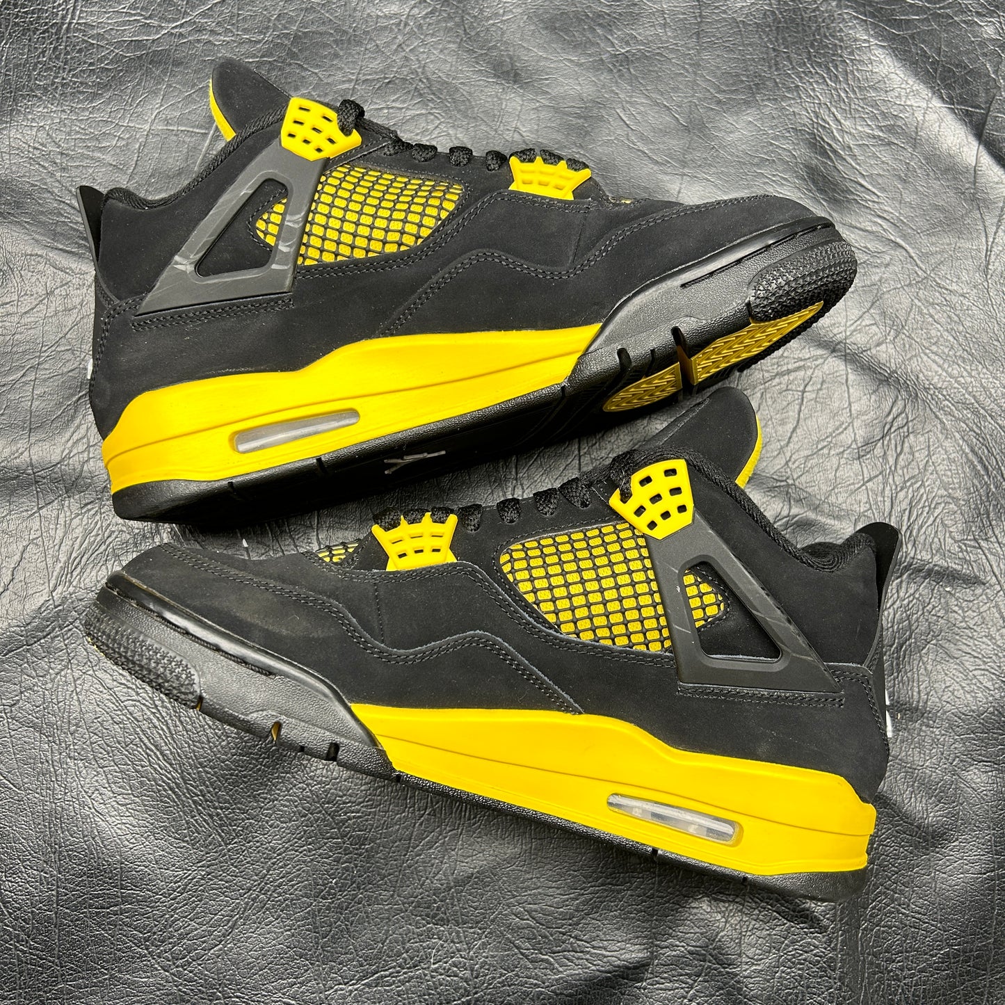 Jordan 4 Retro Thunder 2023 (Pre-Owned)