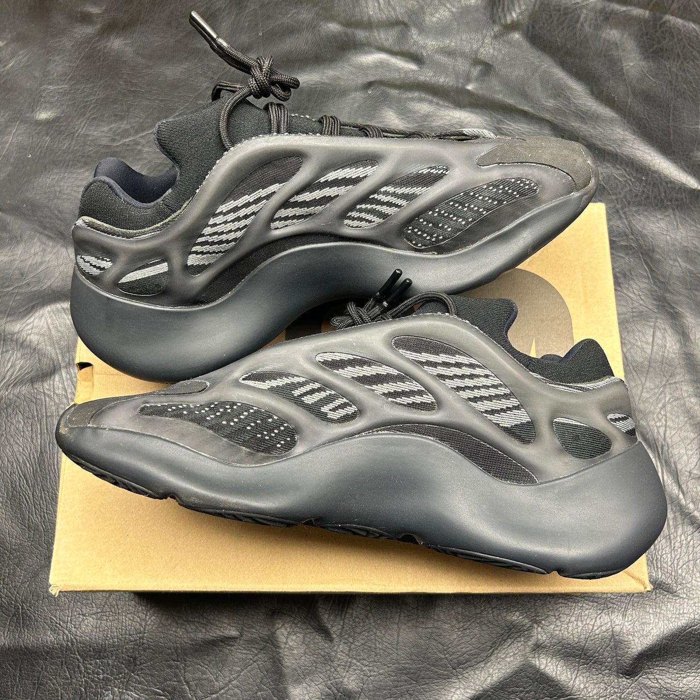 Yeezy 700 V3 Alvah (Pre-Owned) (10)