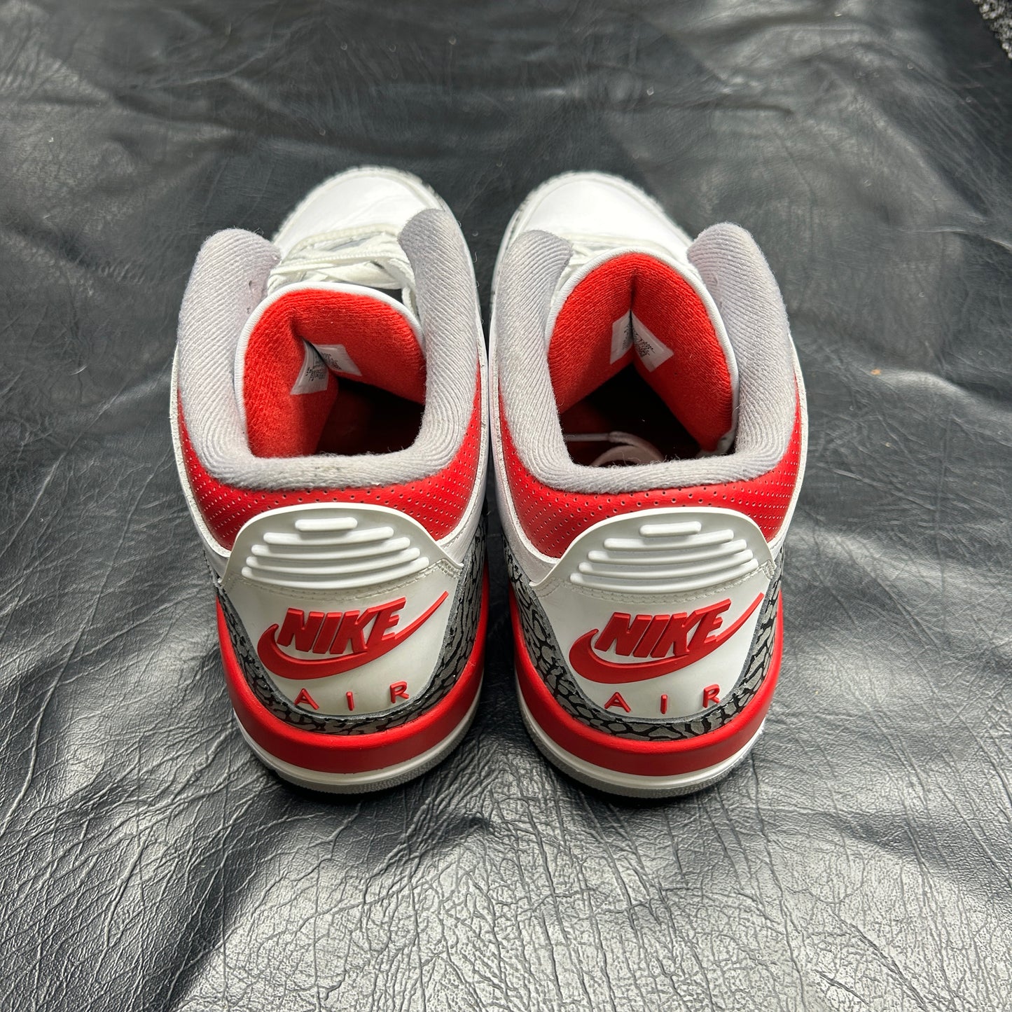 Jordan 3 Retro Fire Red 2022 (Pre-Owned) Size 9