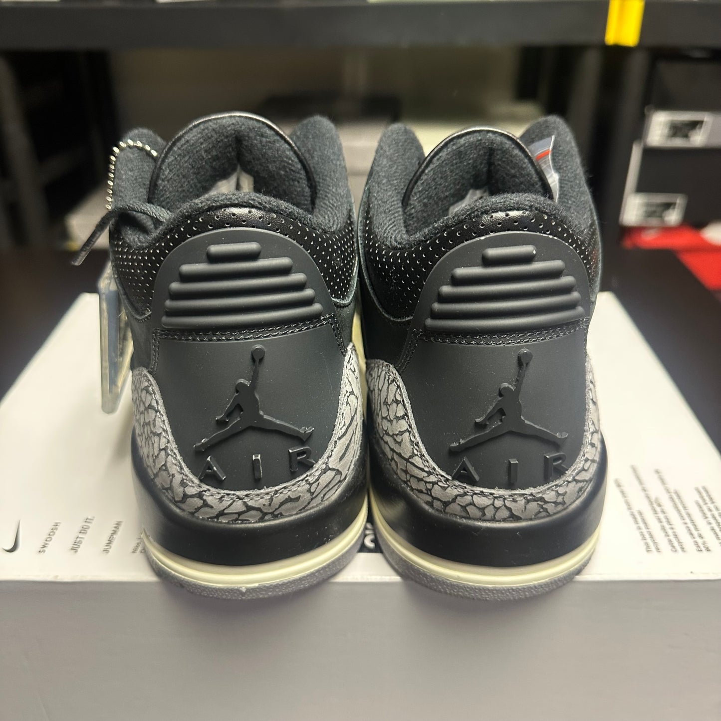 Jordan 3 Retro Off Noir (W) *NO BOX LID*