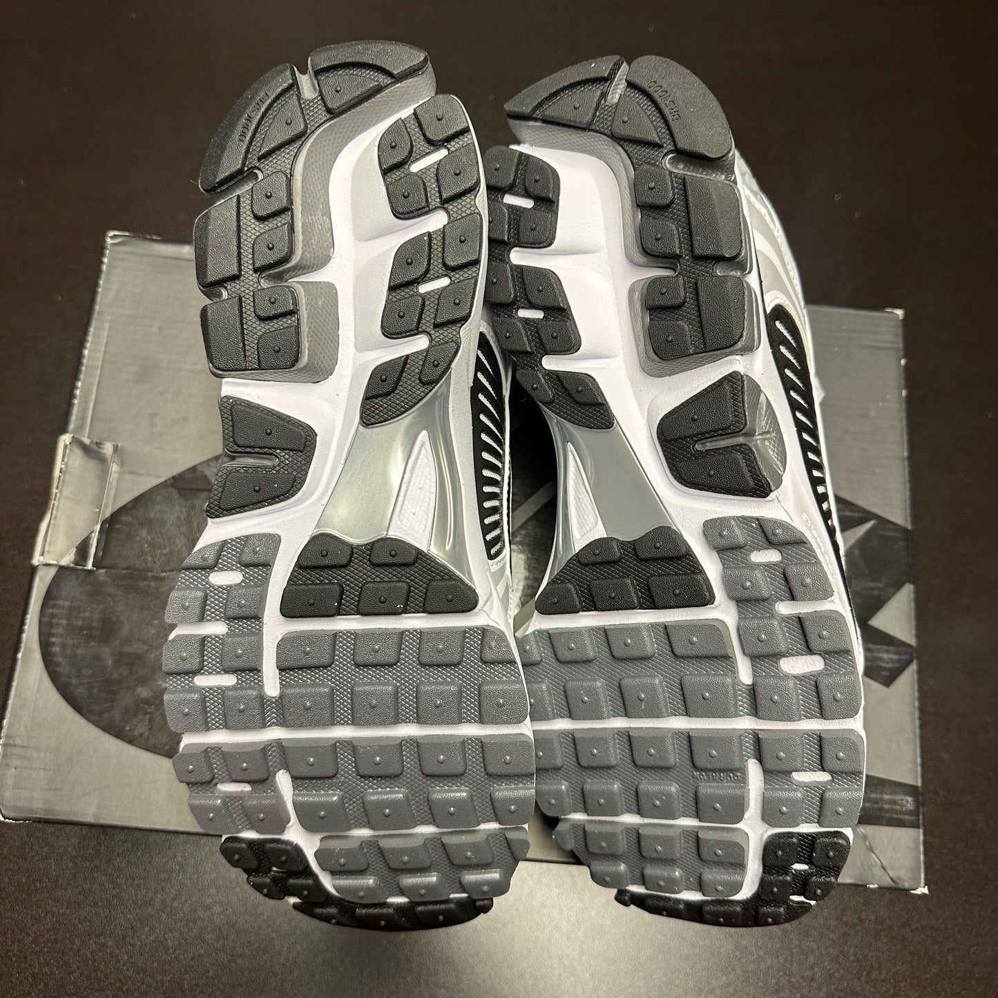 Nike Zoom Vomero 5 Dark Grey Black White